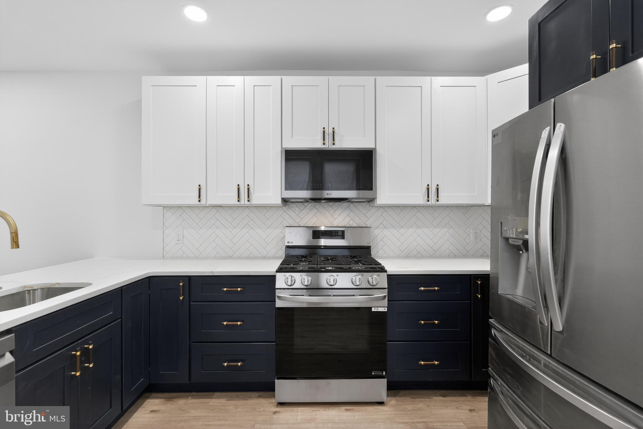 WALNUT HILL - Residential
