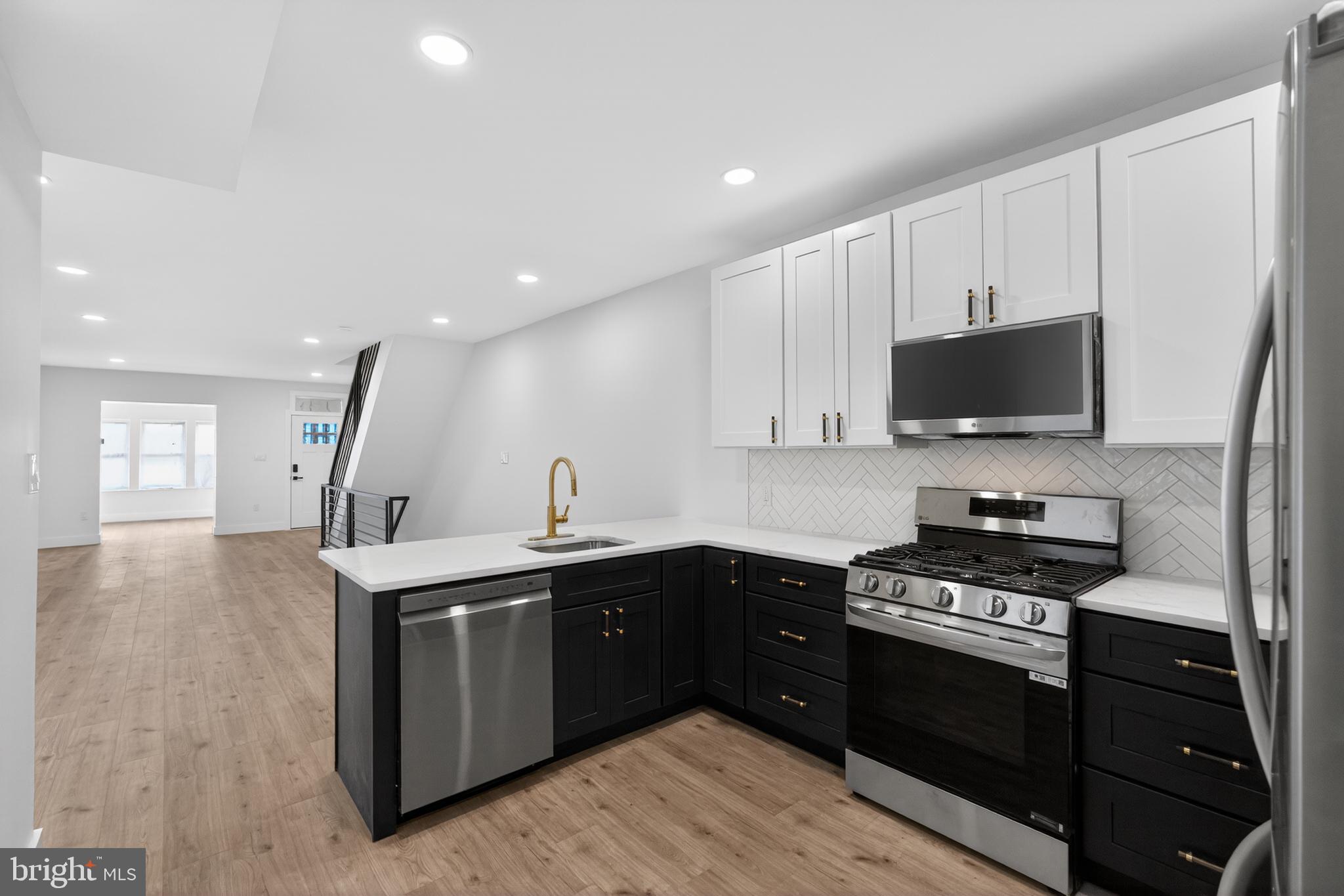 WALNUT HILL - Residential