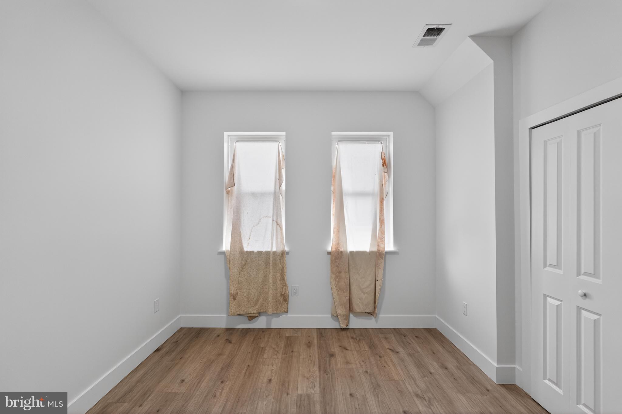 WALNUT HILL - Residential