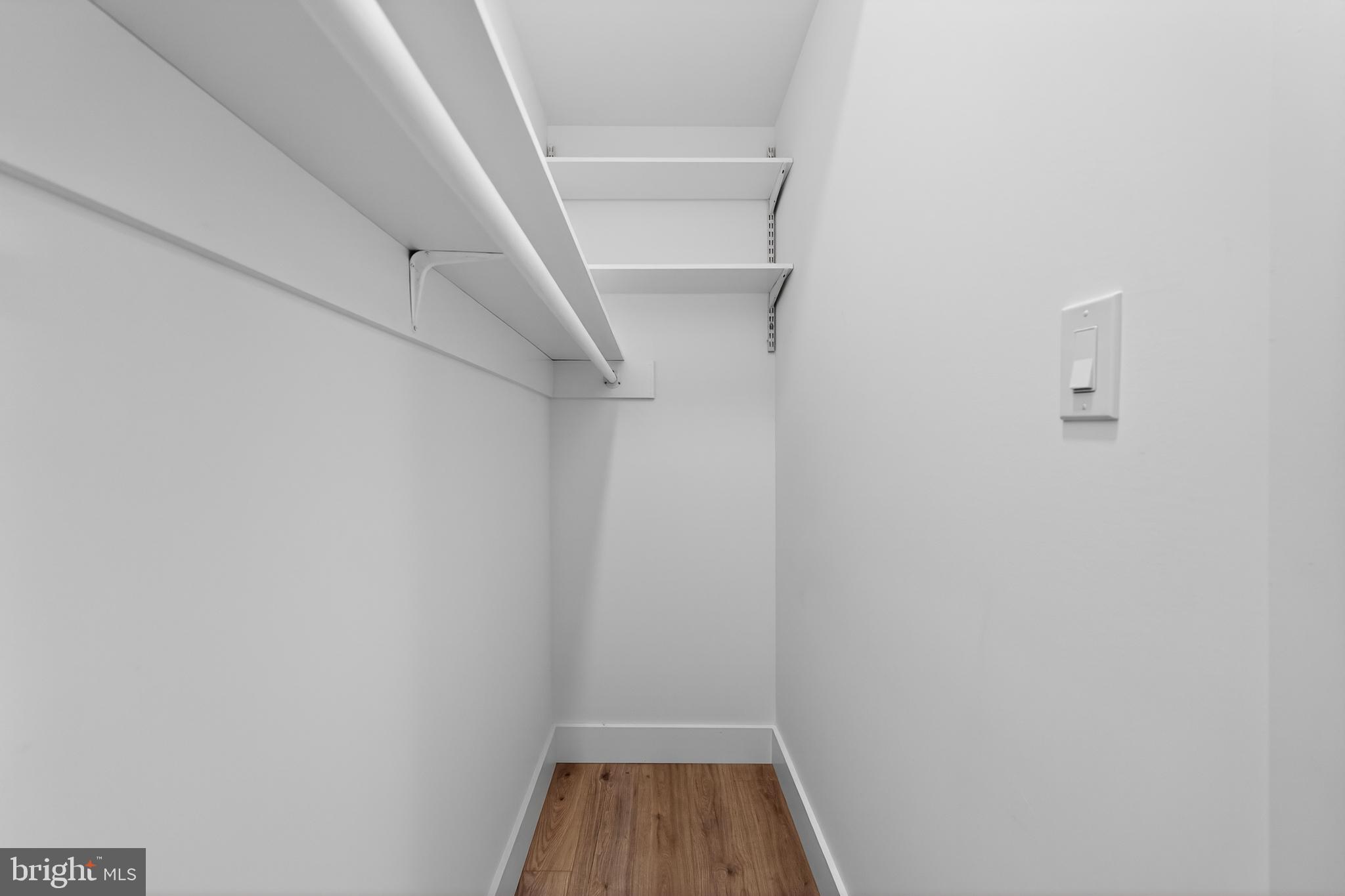 WALNUT HILL - Residential