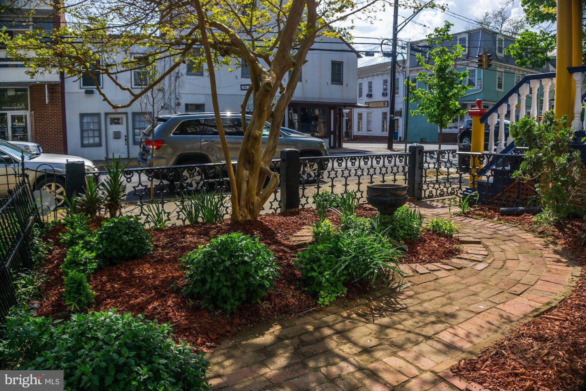 HISTORIC DISTRICT - Commercial Sale