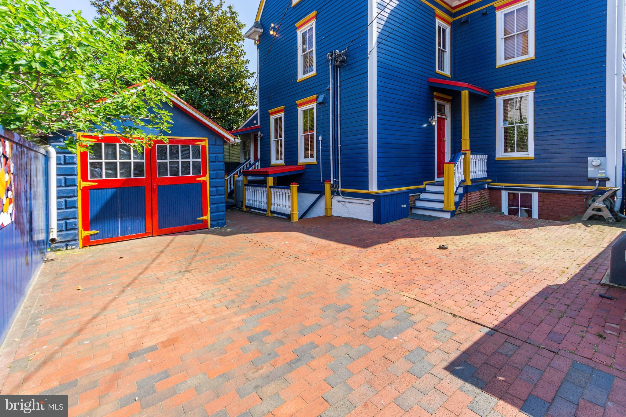 HISTORIC DISTRICT - Commercial Sale