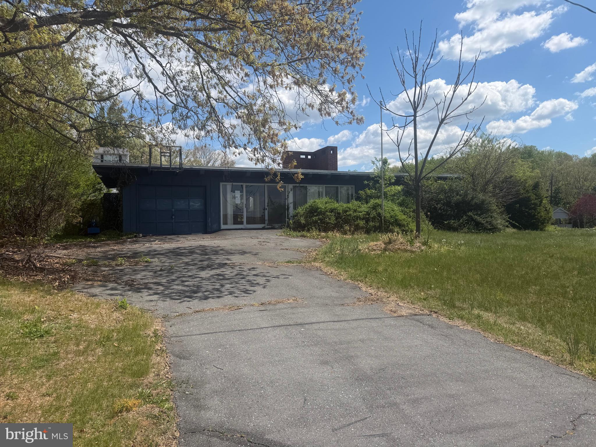 3 bedroom, 2 bath home ideally positioned to take in beautiful mountain views and the natural surroundings that make this area so desirable. Enjoy a peaceful setting with scenic views right from your property, while still being conveniently located in Elkton.

Just minutes from Shenandoah National Park and Massanutten Resort, this location offers endless opportunities for outdoor recreation including hiking, skiing, and year-round adventure. Nearby downtown Elkton provides local dining, shopping, and everyday conveniences, with easy access to surrounding areas.

The home offers a spacious layout with room to grow and the opportunity to make it your own, all while benefiting from a location defined by its views and access to nature.

Property is being sold as-is.