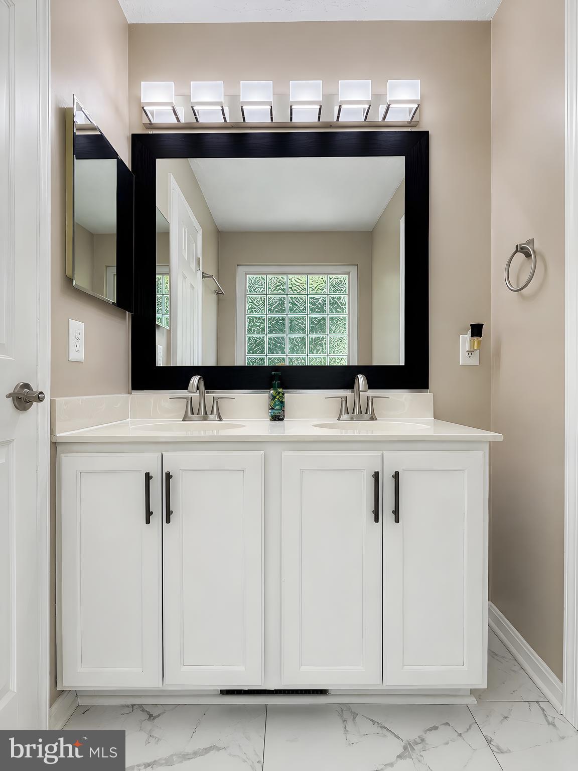 HICKORY HILLS - Residential