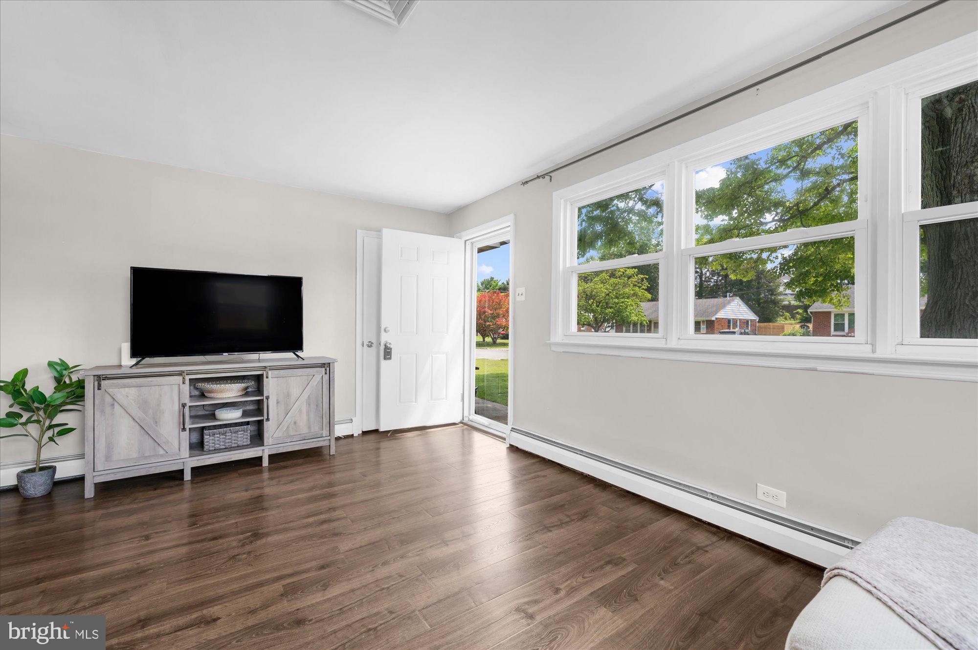 DEKALB MANOR - Residential