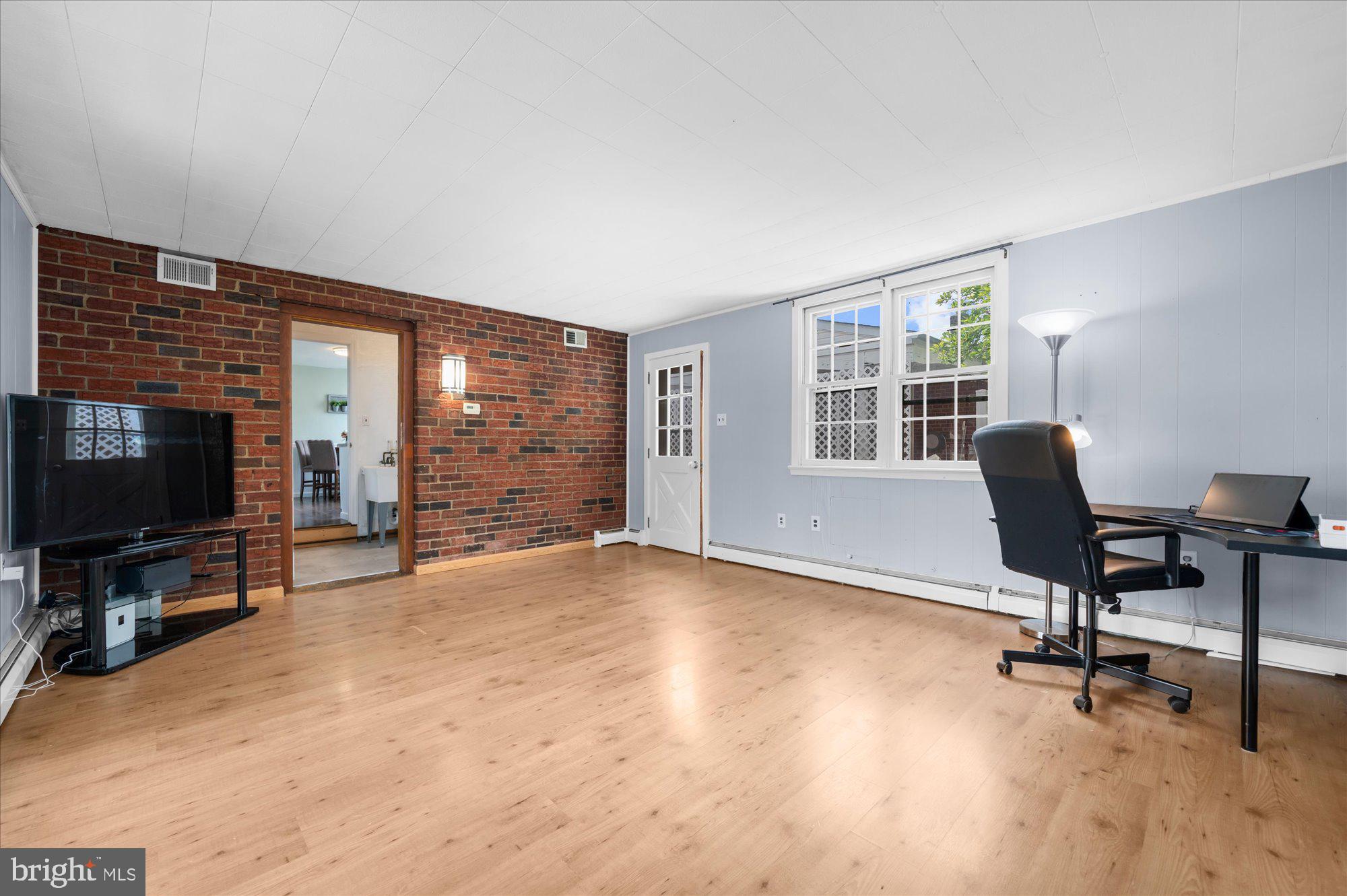 DEKALB MANOR - Residential