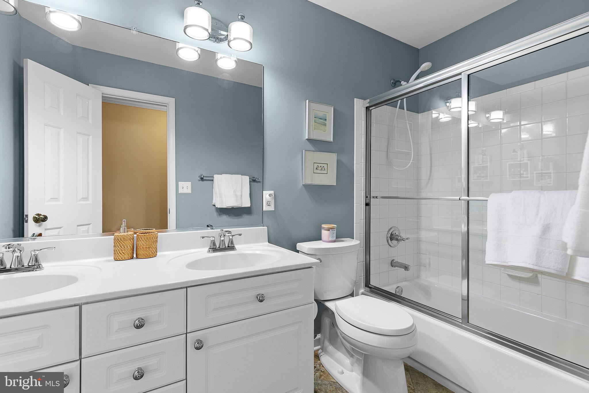 SEVEN LAKES - Residential