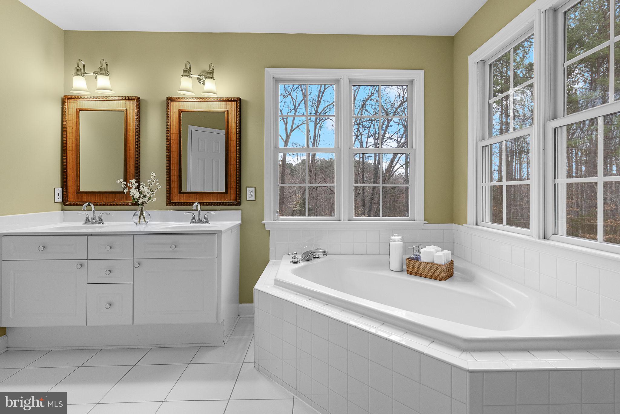 SEVEN LAKES - Residential