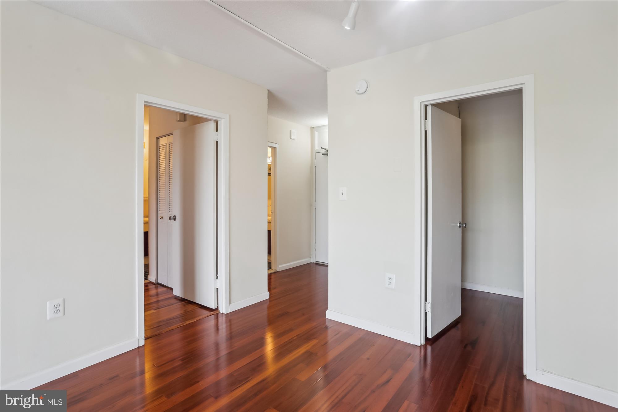 RIVIERA OF CHEVY CHASE - Residential