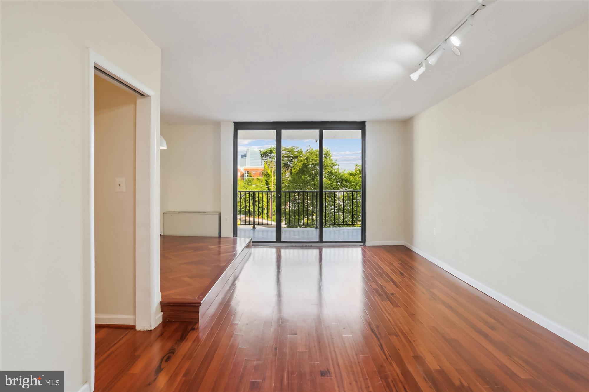 RIVIERA OF CHEVY CHASE - Residential