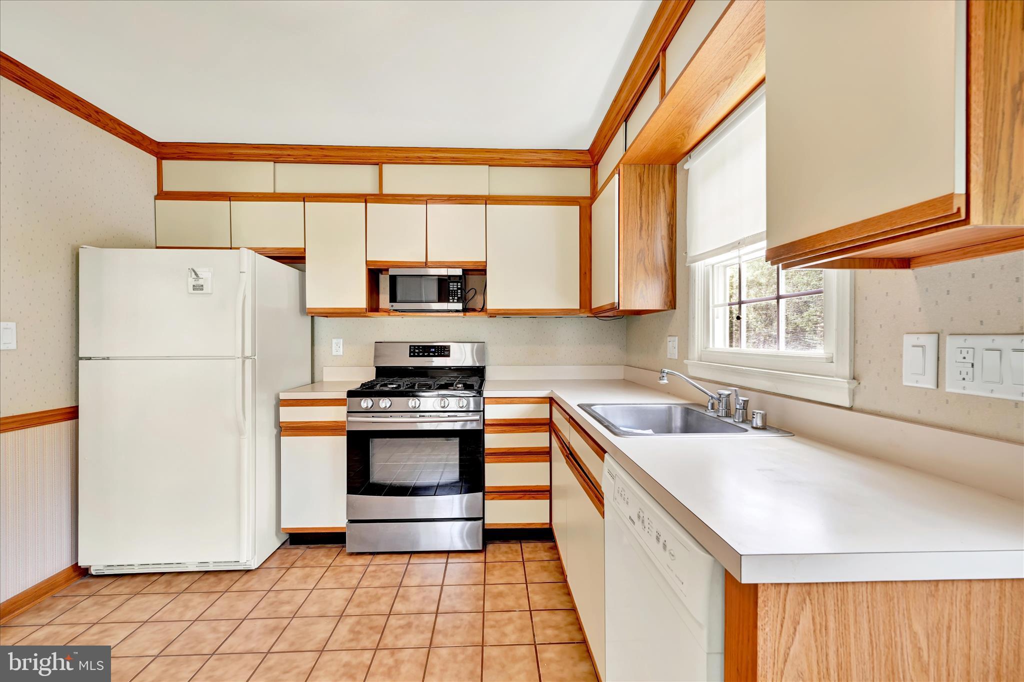 PERRY HALL - Residential