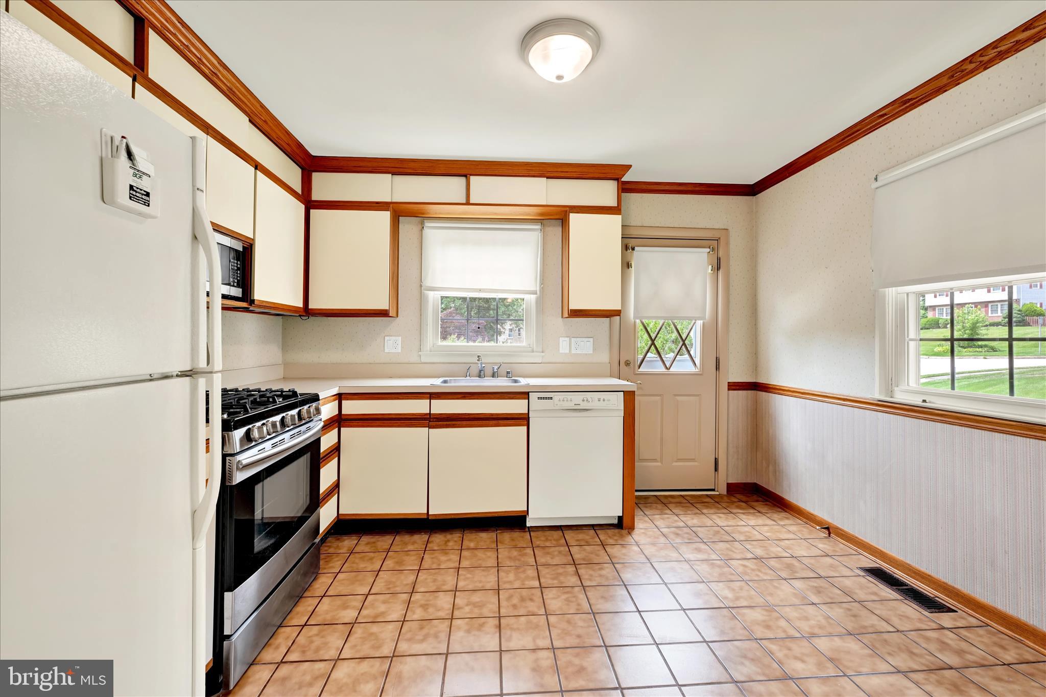 PERRY HALL - Residential