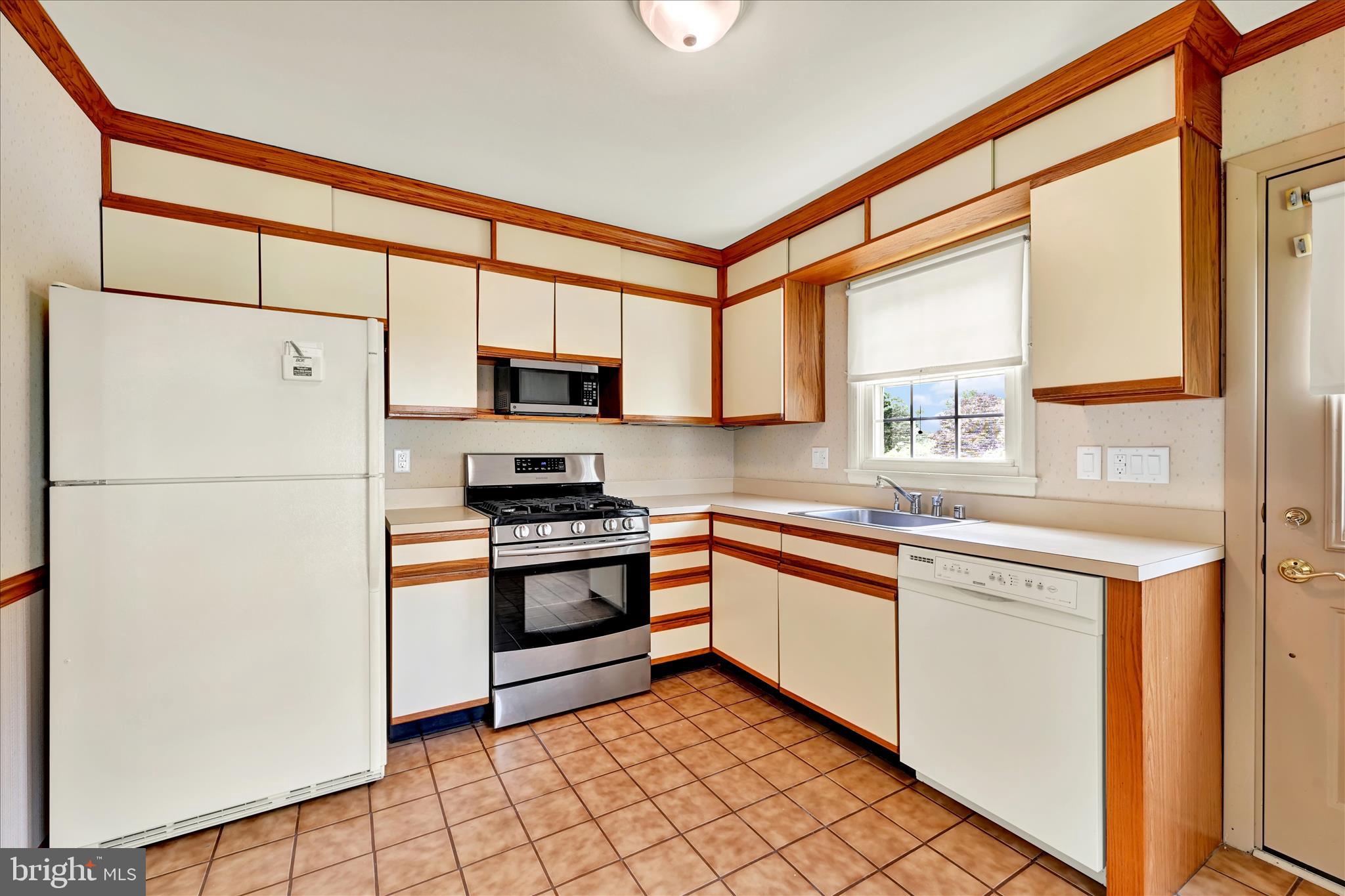 PERRY HALL - Residential