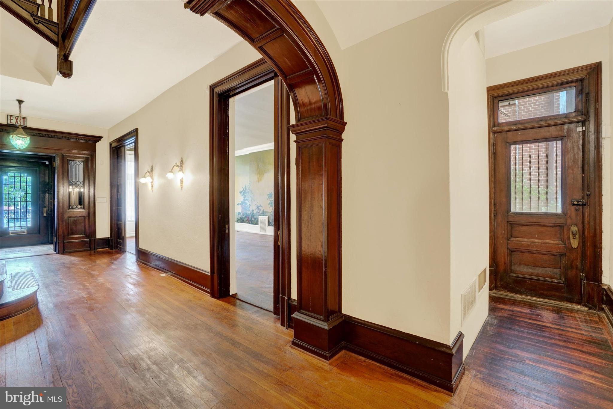 YORK CITY - Commercial Sale