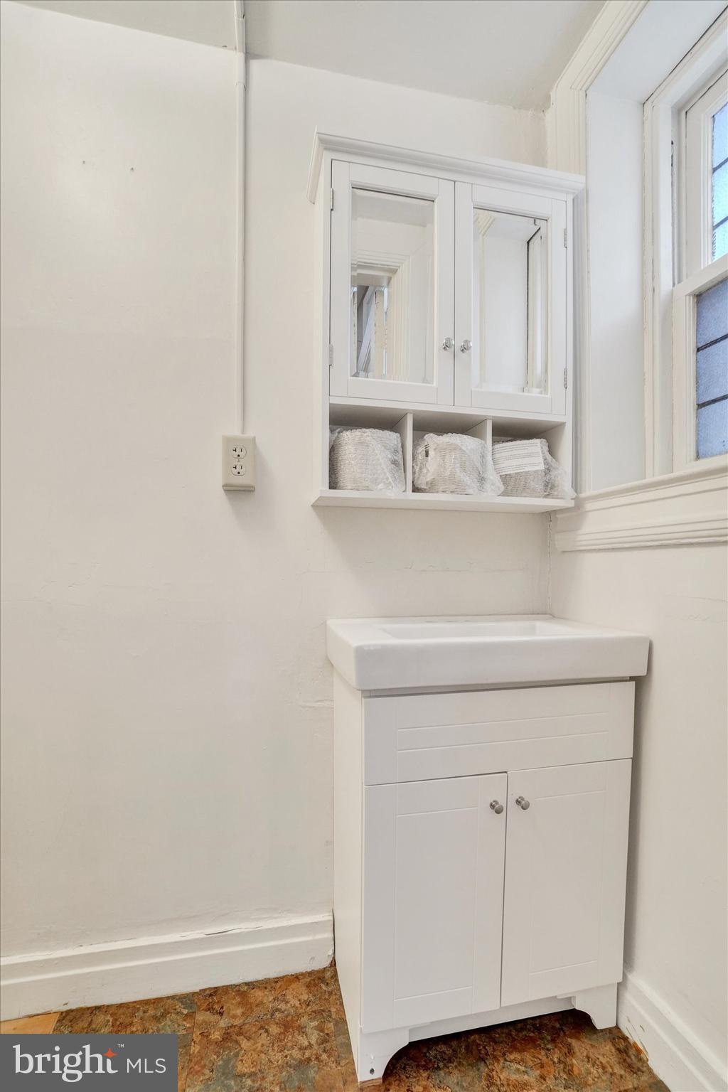 YORK CITY - Commercial Sale