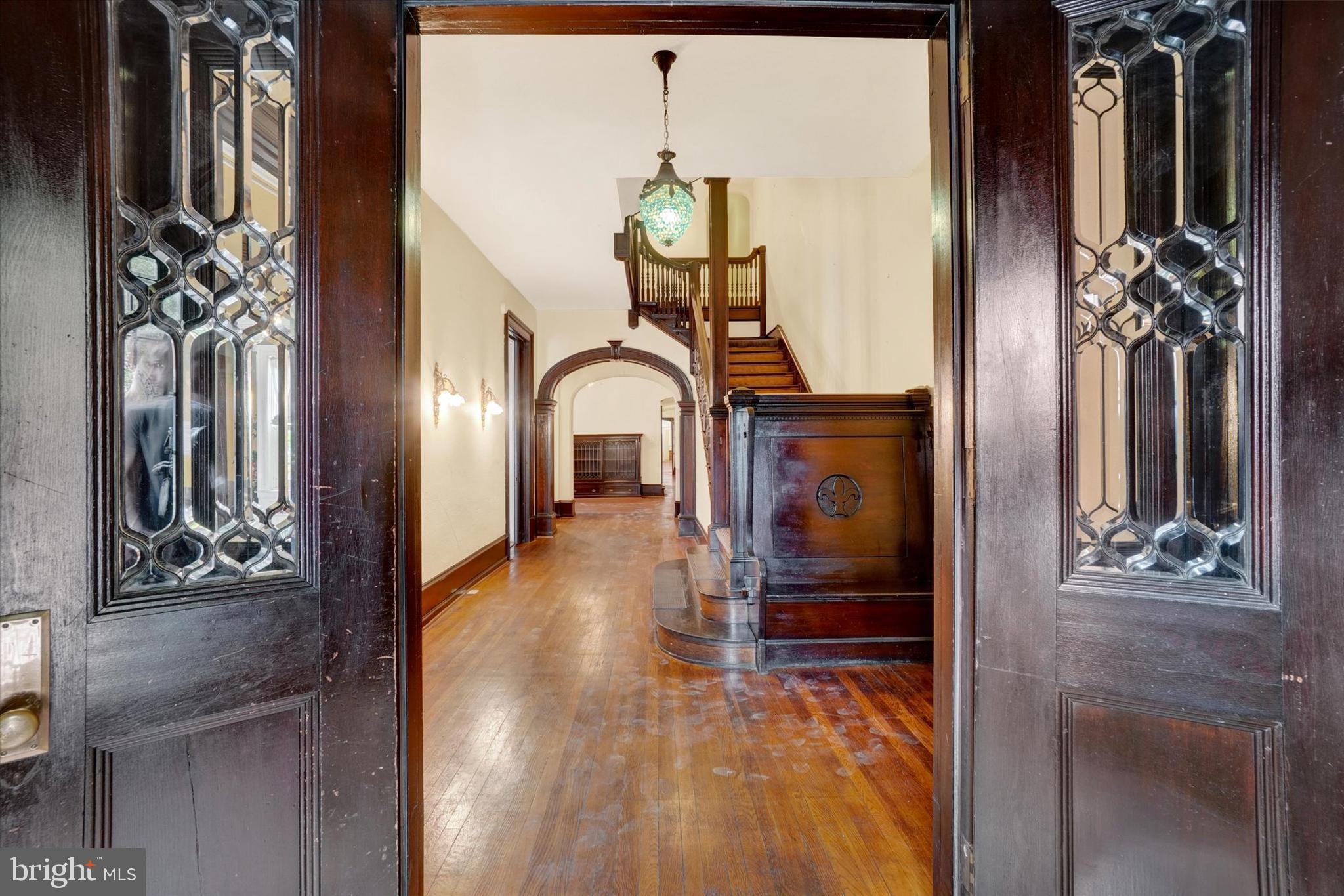 YORK CITY - Commercial Sale
