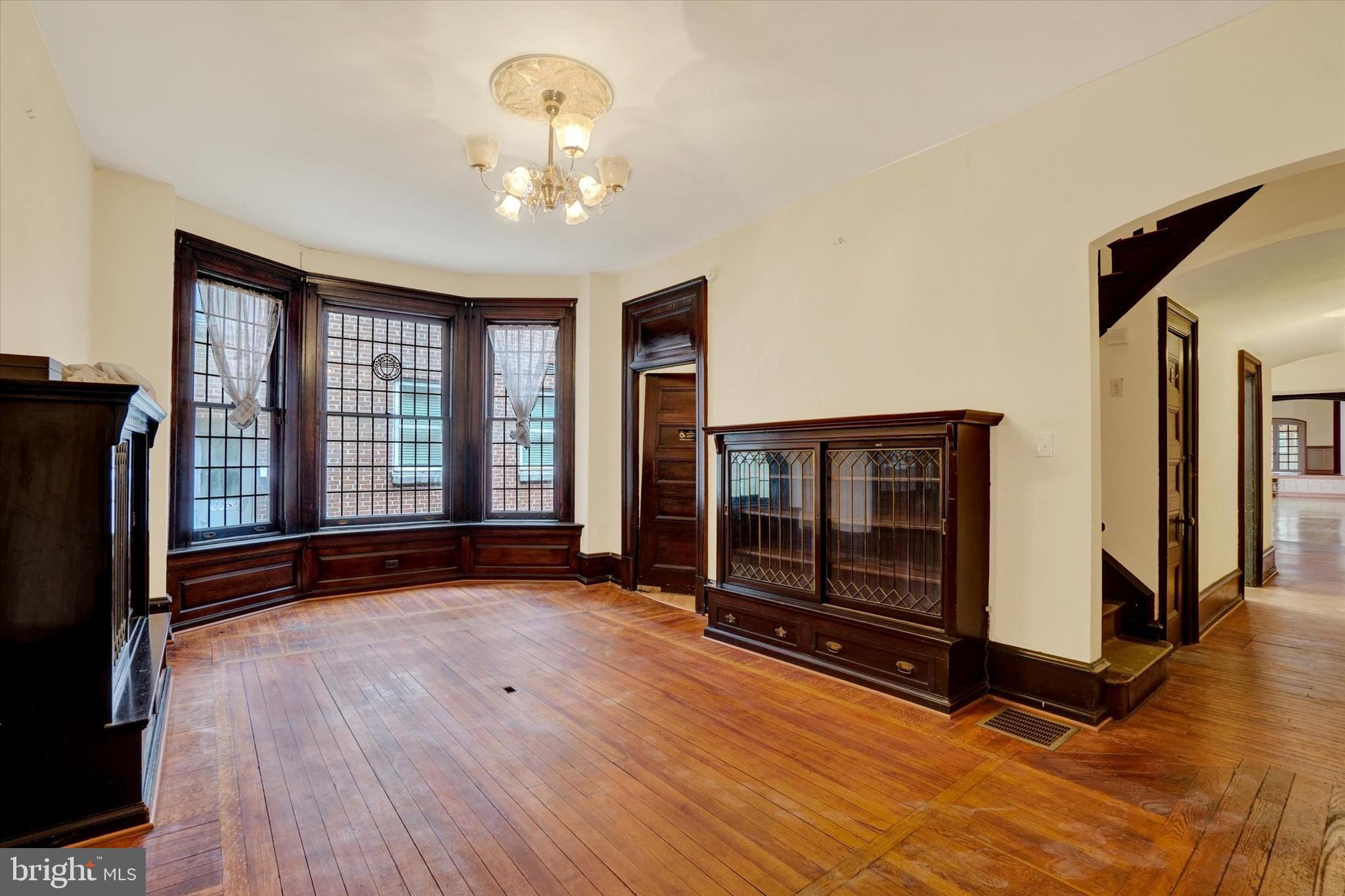 YORK CITY - Commercial Sale