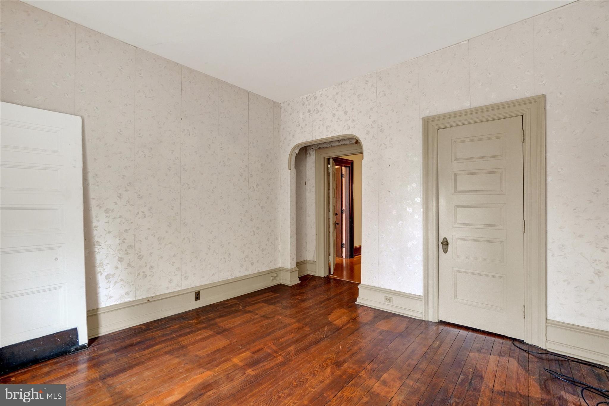 YORK CITY - Commercial Sale