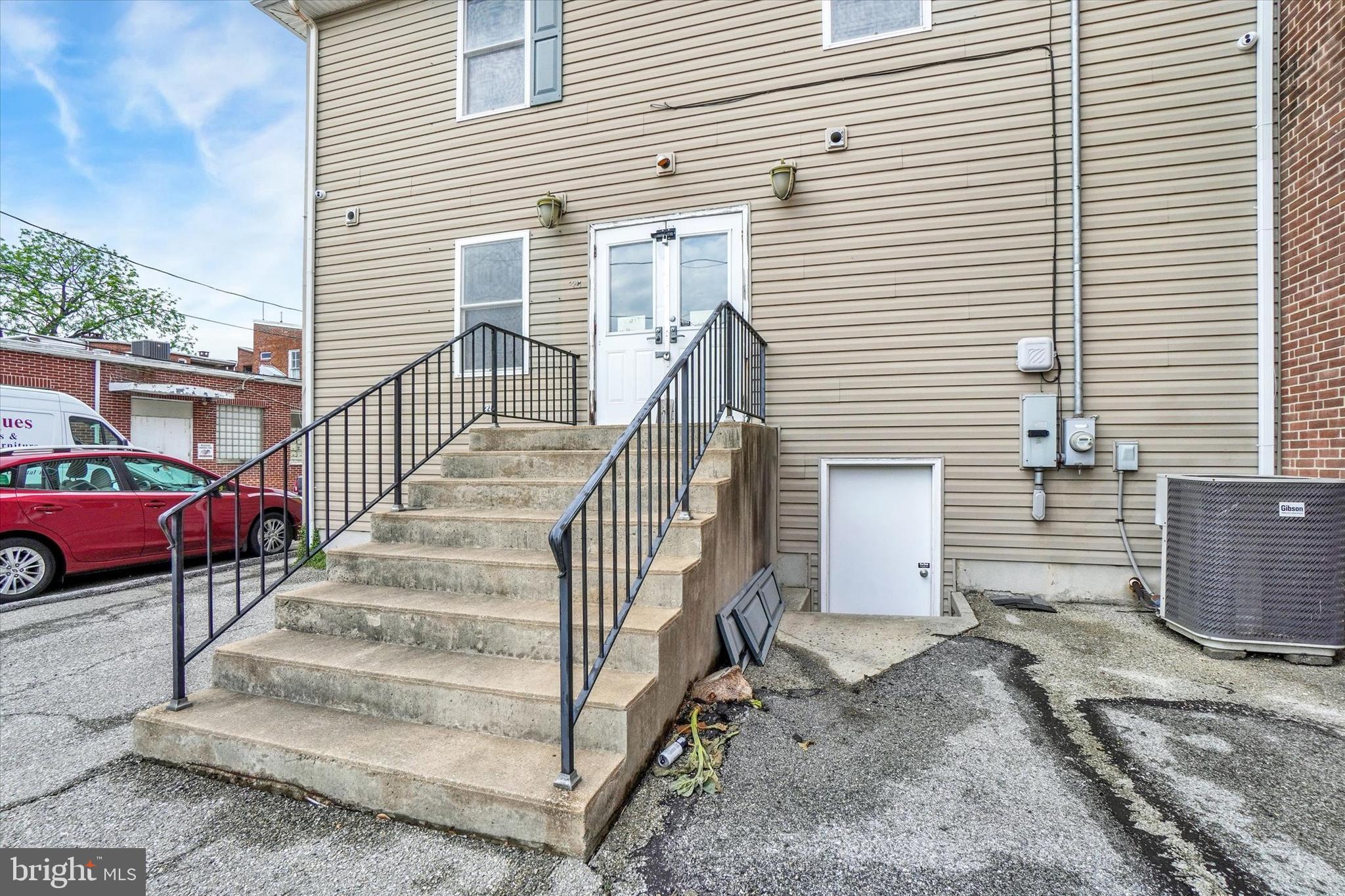 YORK CITY - Commercial Sale