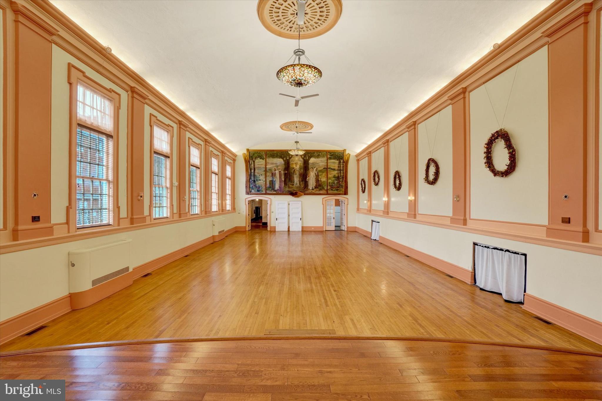 YORK CITY - Commercial Sale