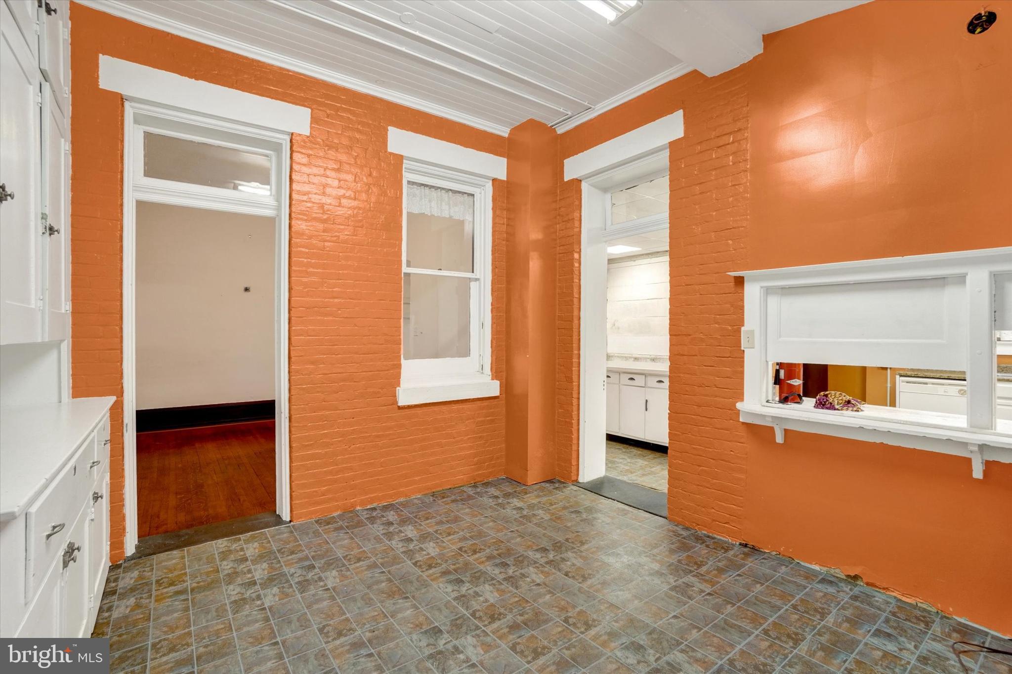 YORK CITY - Commercial Sale