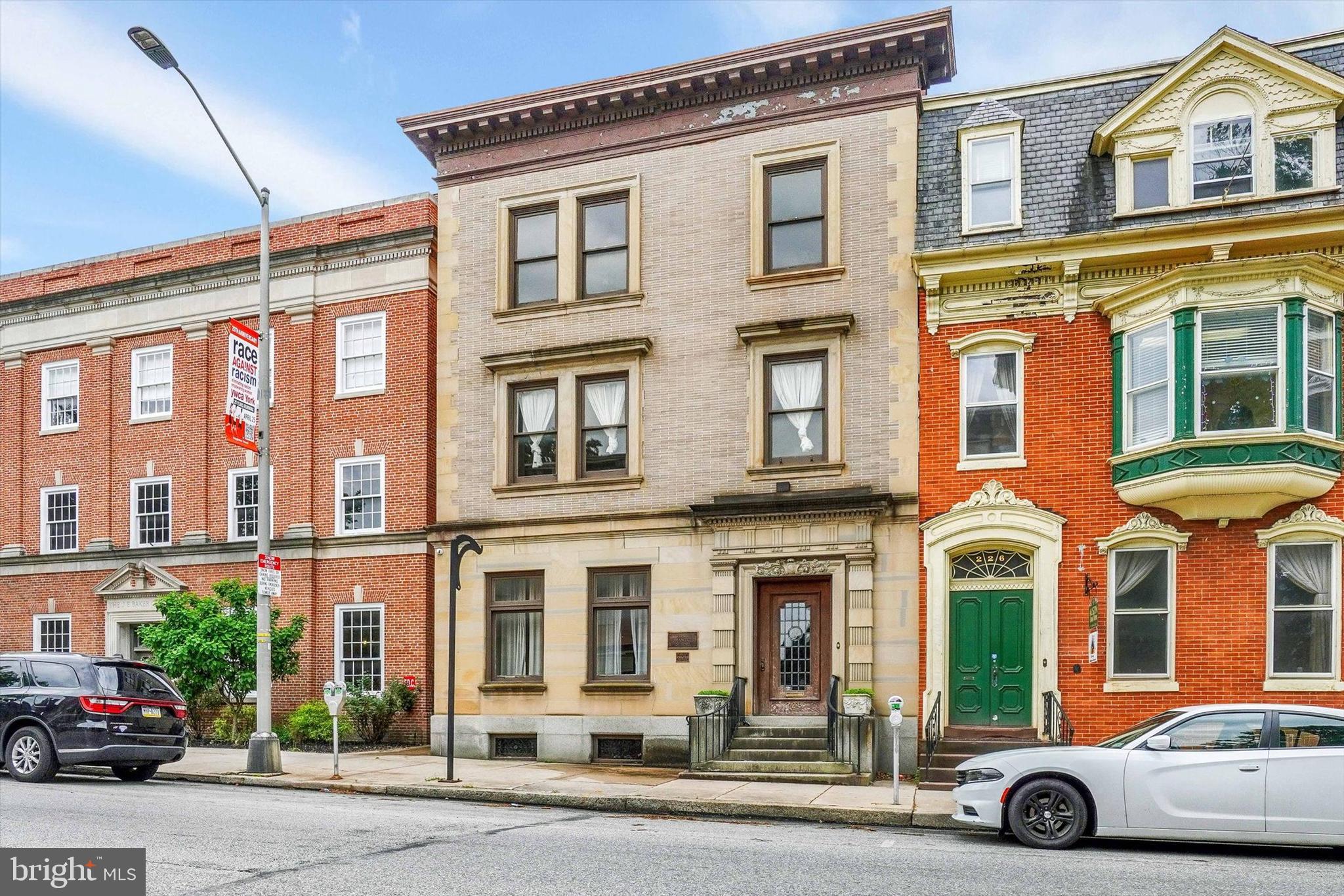 YORK CITY - Commercial Sale