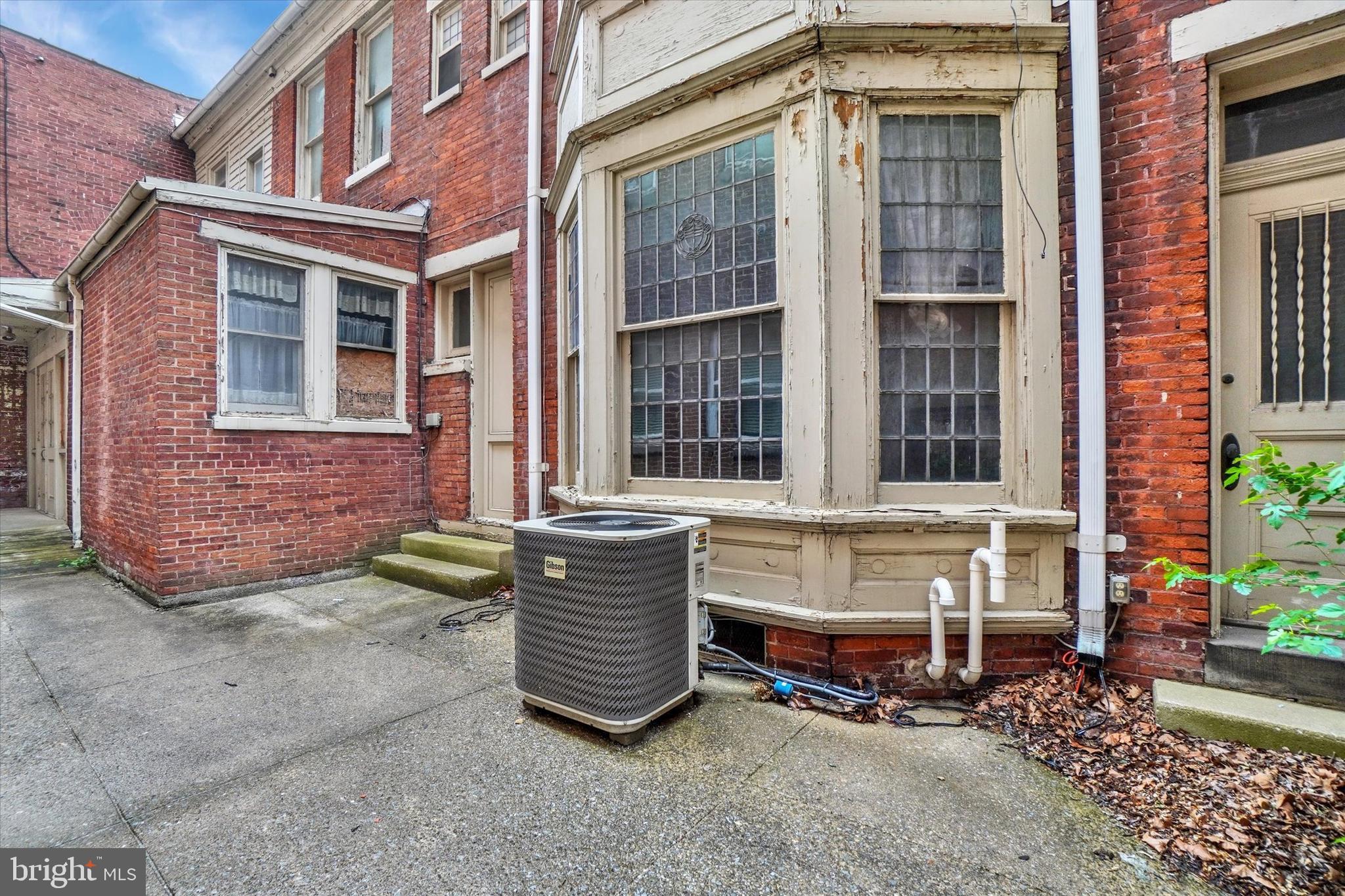YORK CITY - Commercial Sale