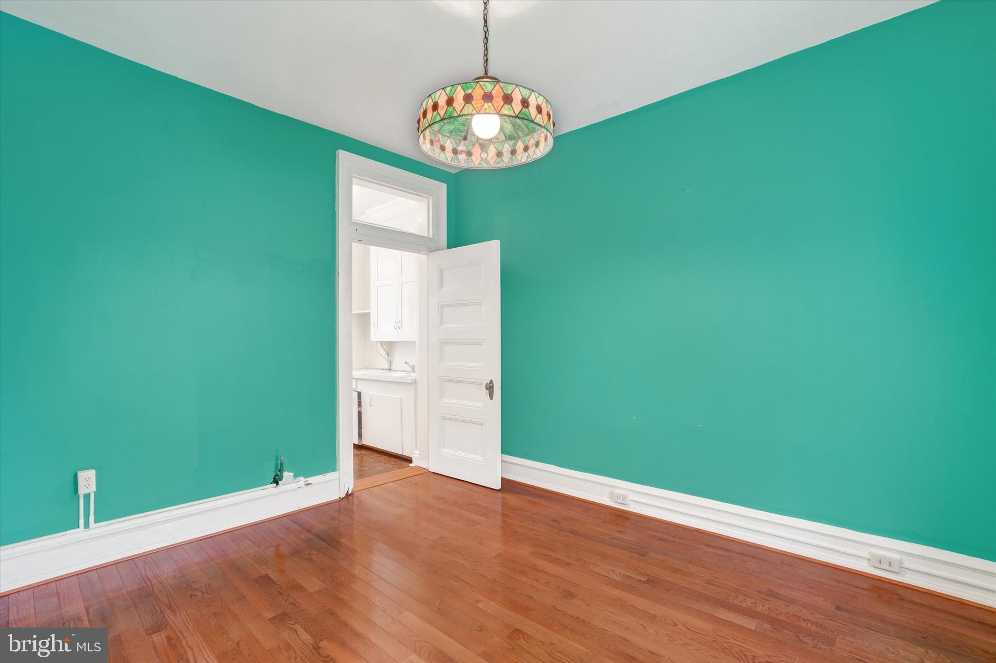 YORK CITY - Commercial Sale