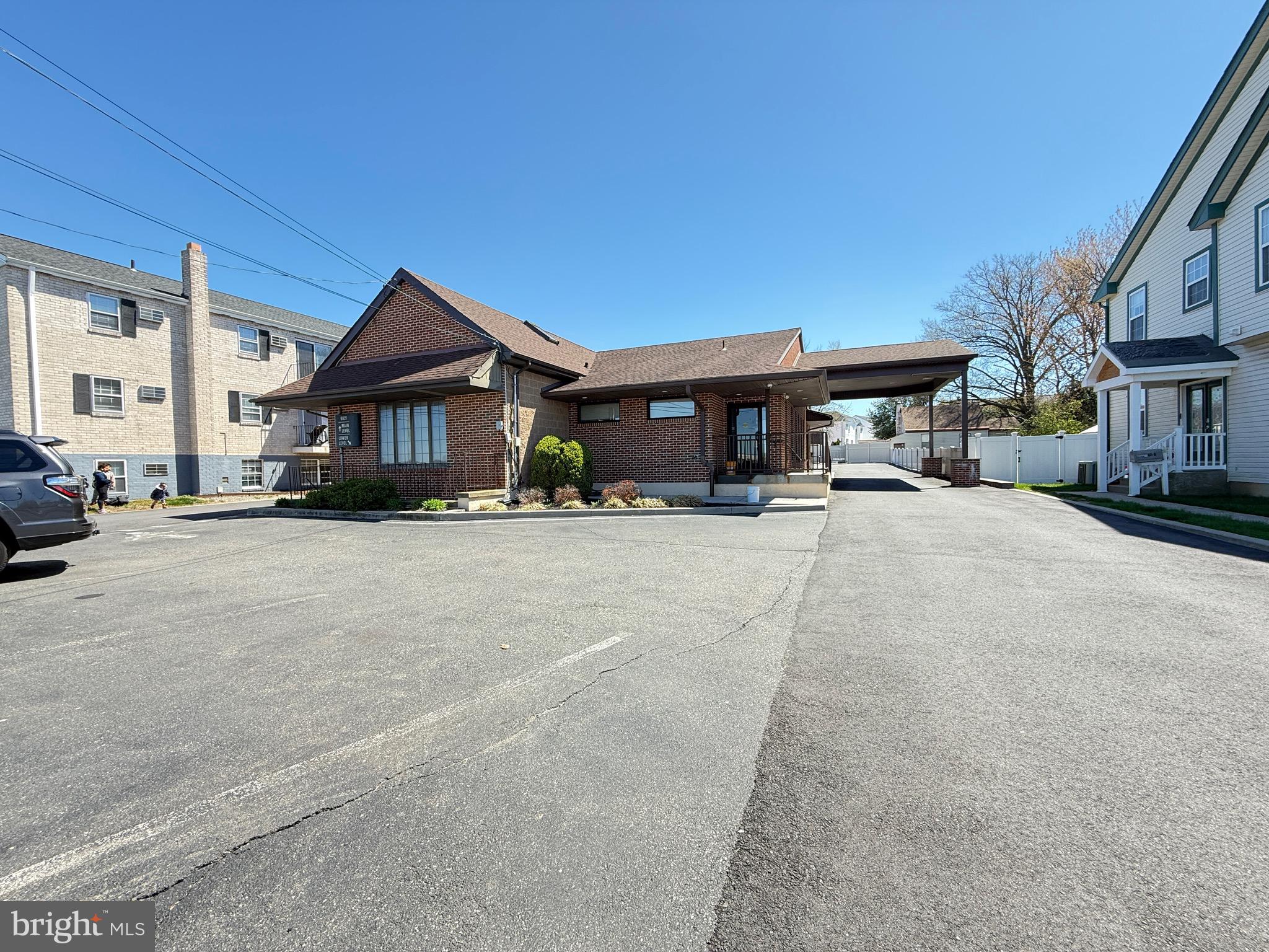 ACADEMY GARDENS - Commercial Sale