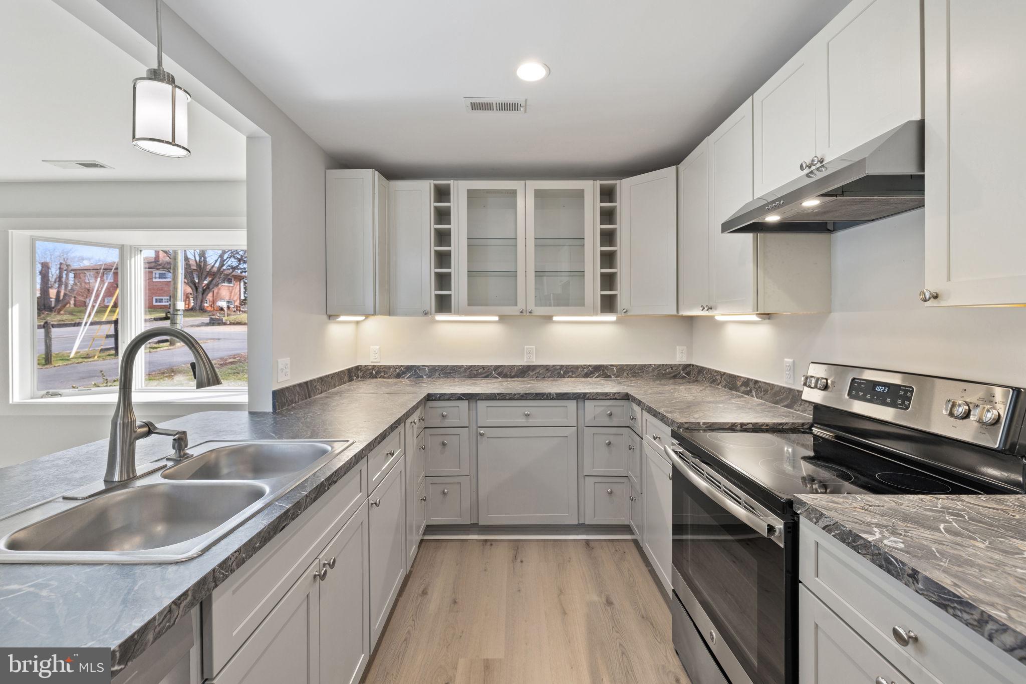 WAVERLEY HEIGHTS - Residential Lease