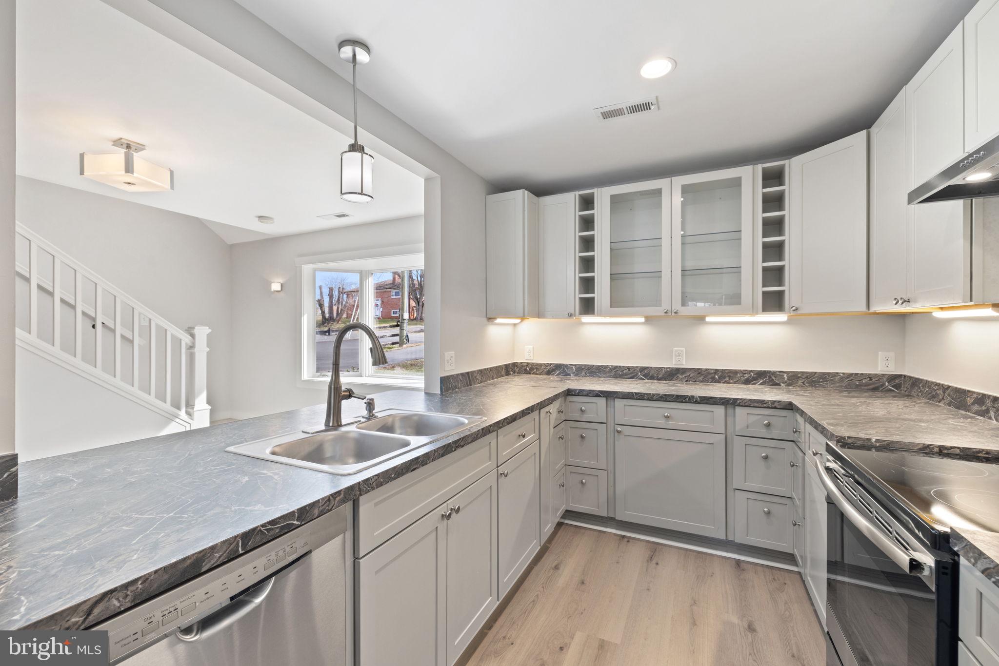 WAVERLEY HEIGHTS - Residential Lease