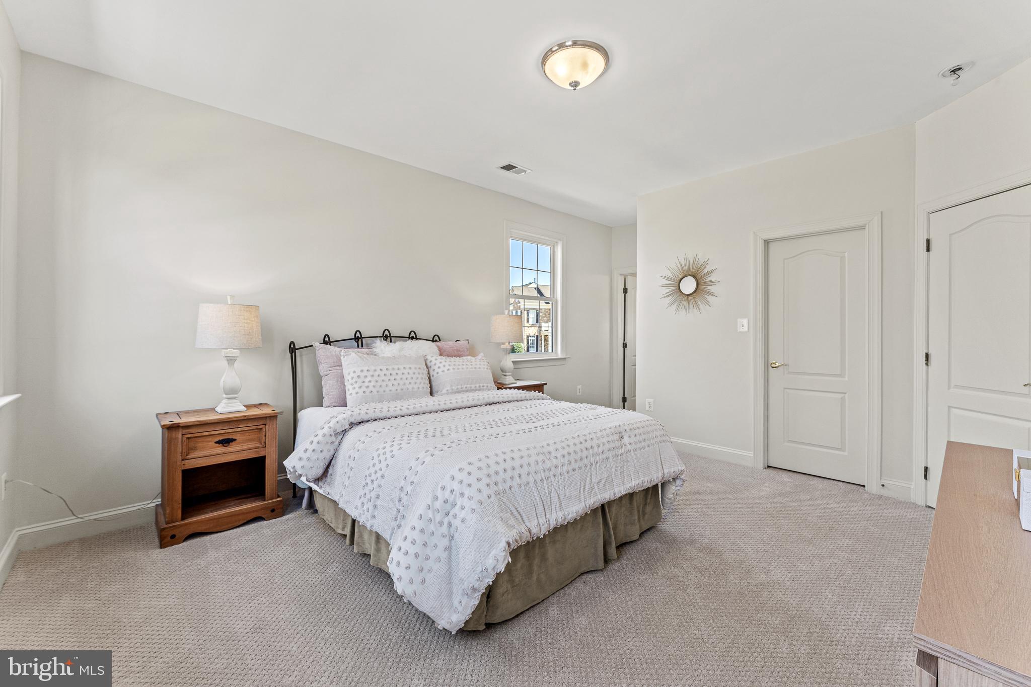 LANSDOWNE ON THE POTOMAC - Residential
