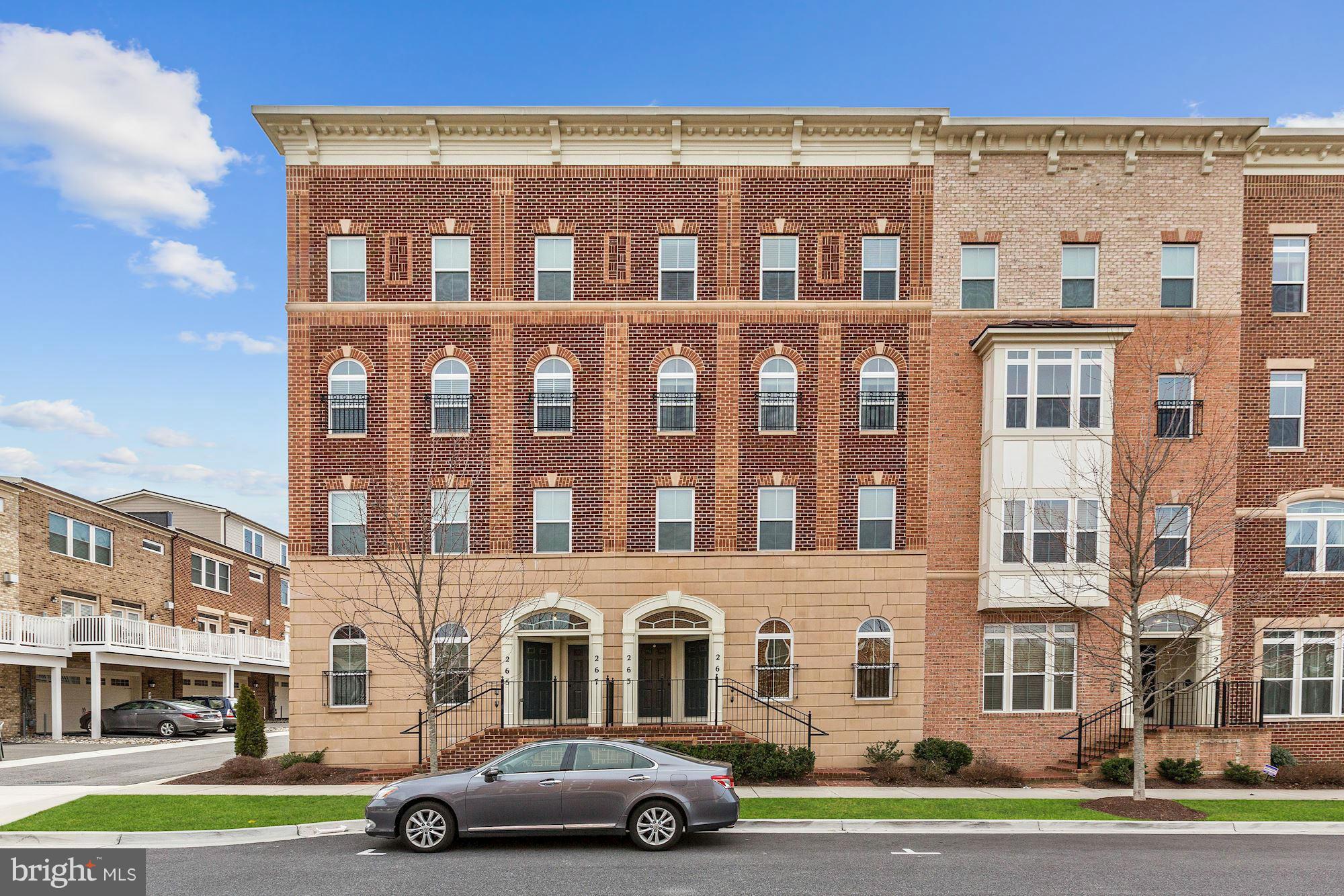 Luxury TH meets condo convenience in this unique, urban chic row house. Urban Centers are THE hot destination & this one is in MoCo's fastest growing city! Peaceful wooded walks will clear your head; tennis & swimming will invigorate. MARC commute can''t be beat. 270 ramp, urban core planned. Crown, Rio, Kentlands nearby. Great oppty for a savvy shopper!