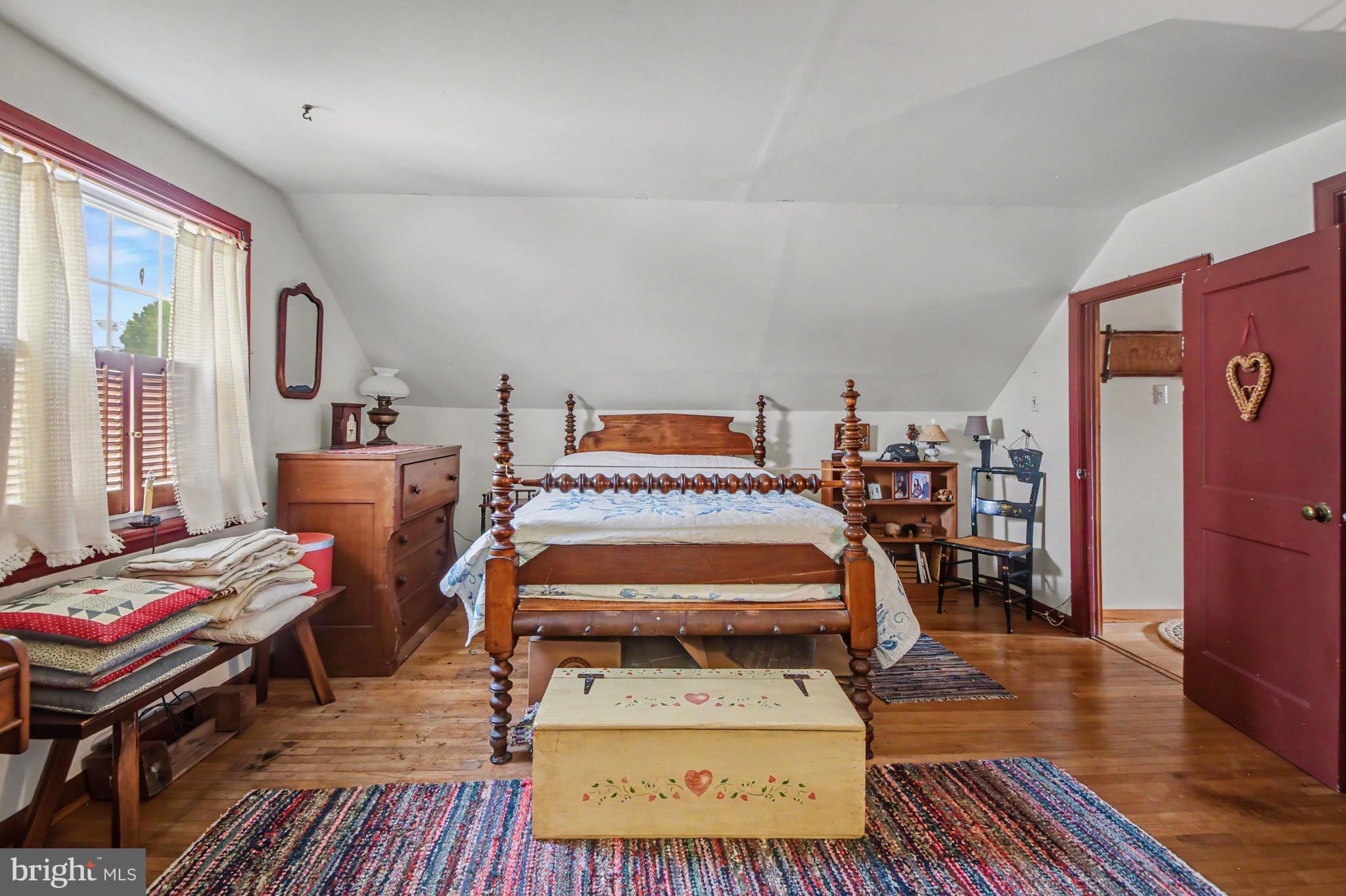WHITEHALL - Residential