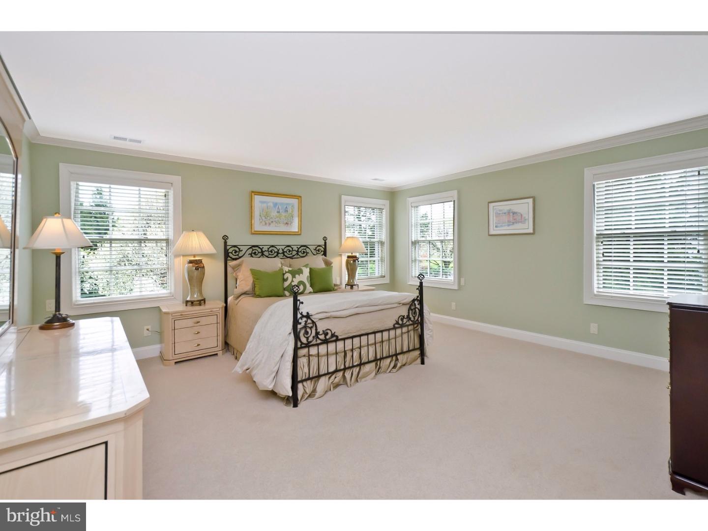 WESTBURY - Residential