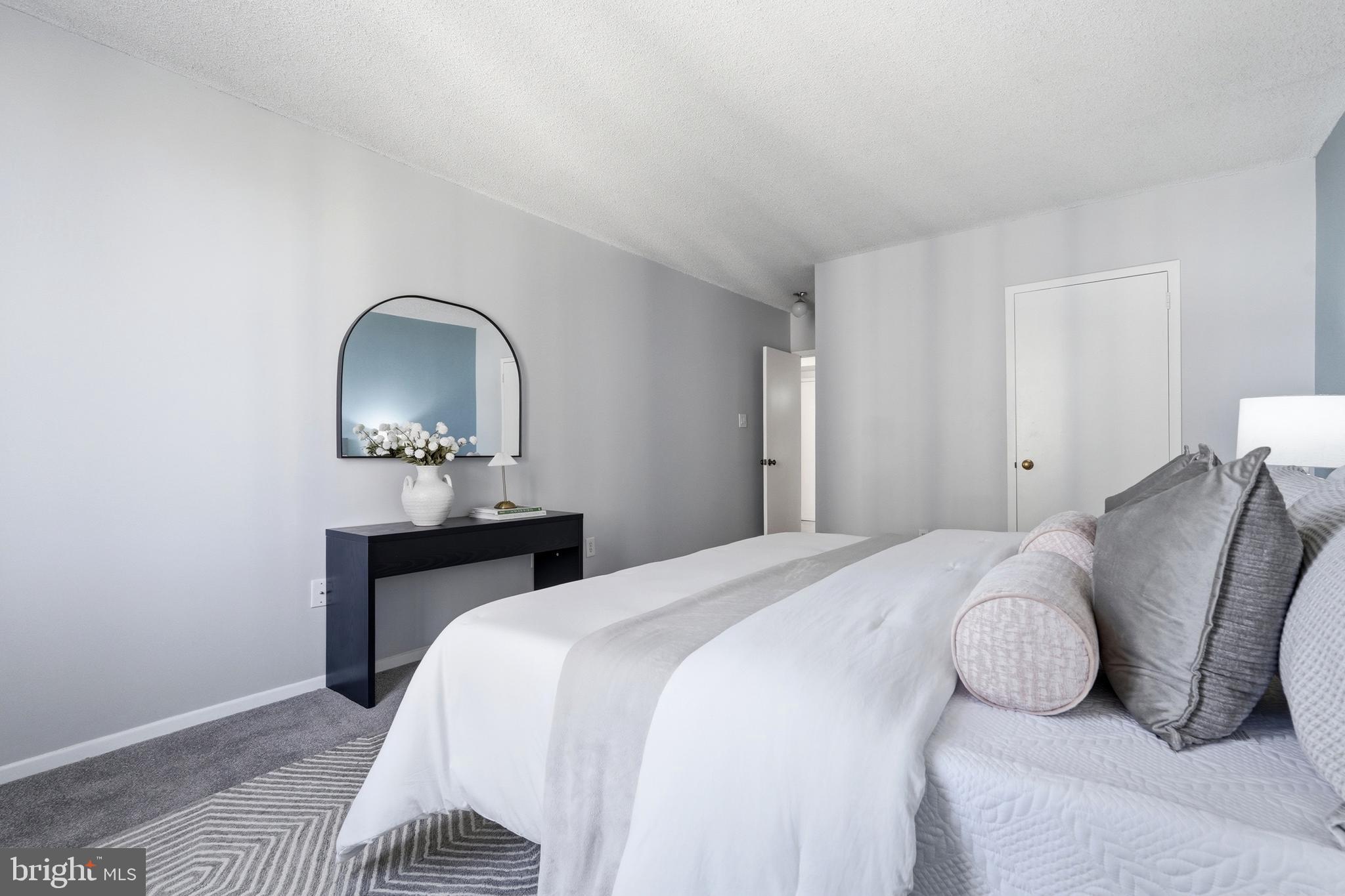 SKYLINE PLAZA - Residential
