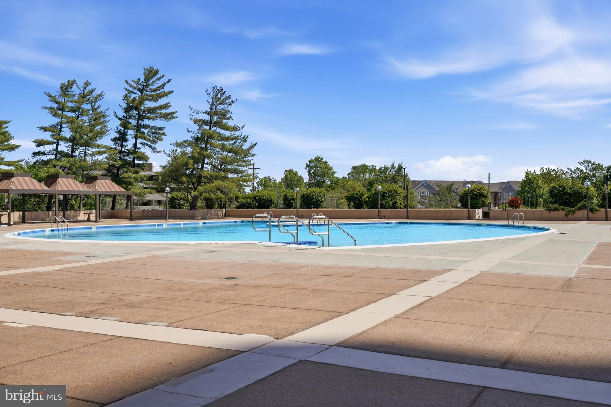 SKYLINE PLAZA - Residential