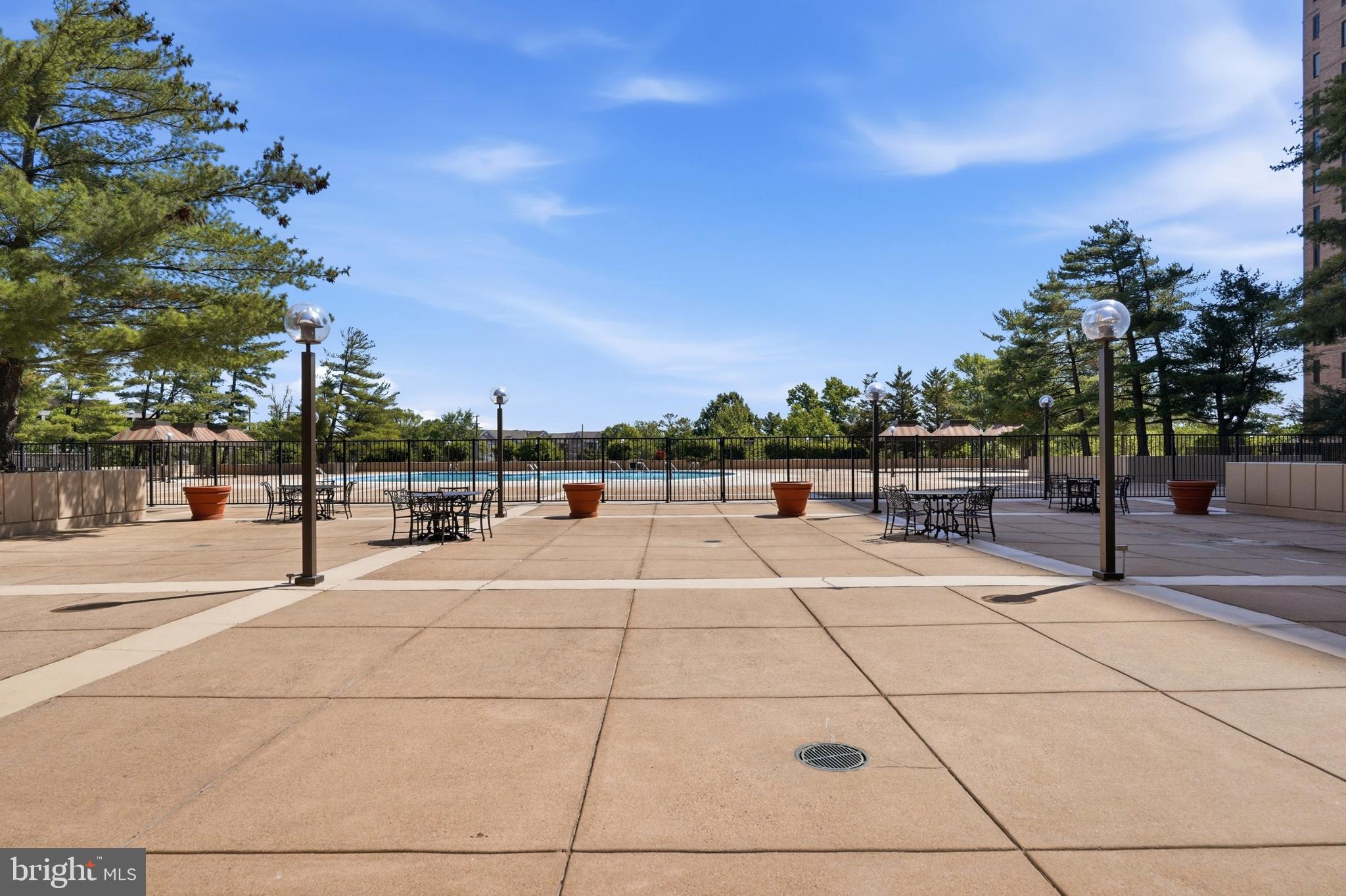 SKYLINE PLAZA - Residential