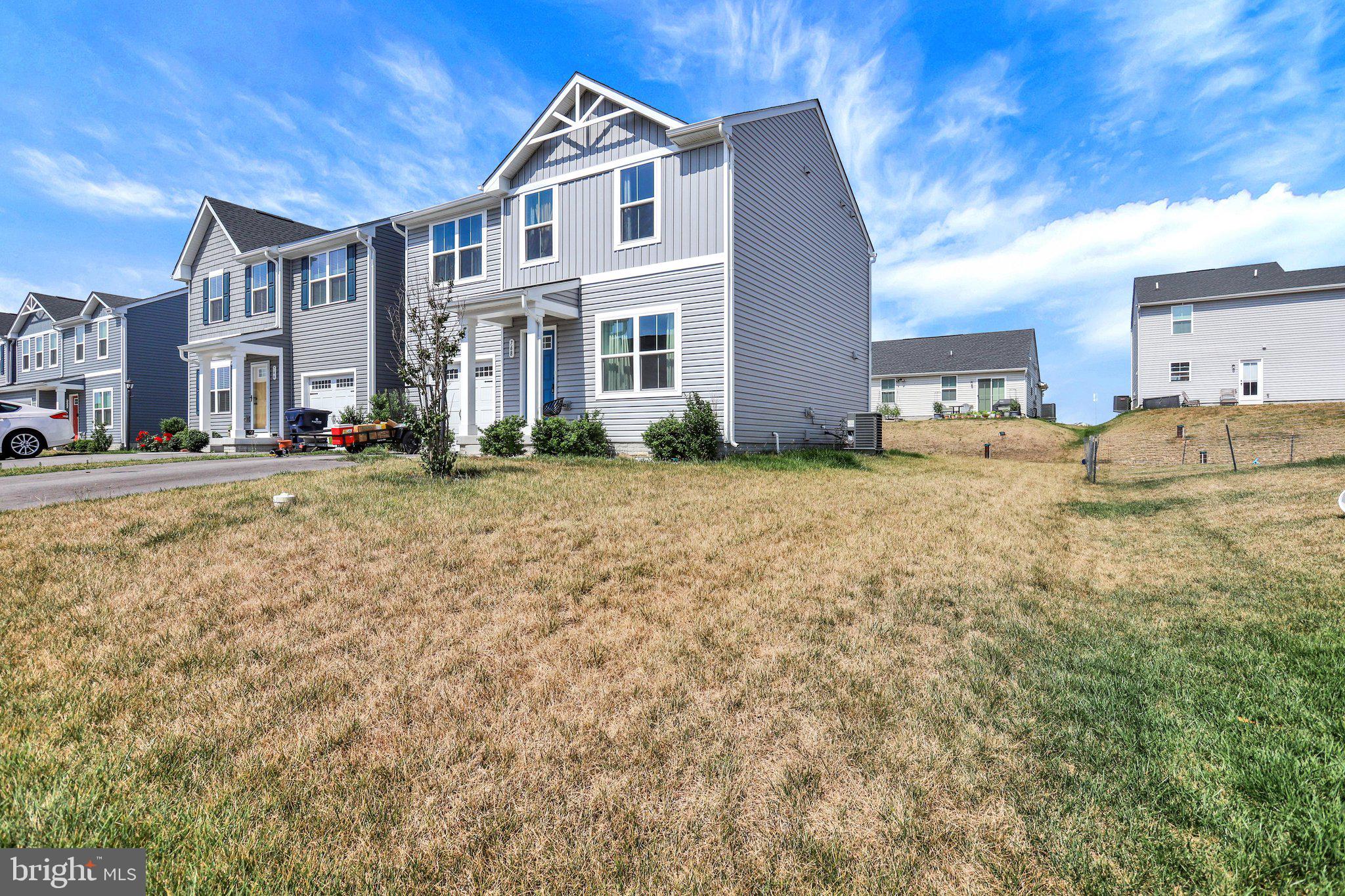 ROLLING HILLS - Residential