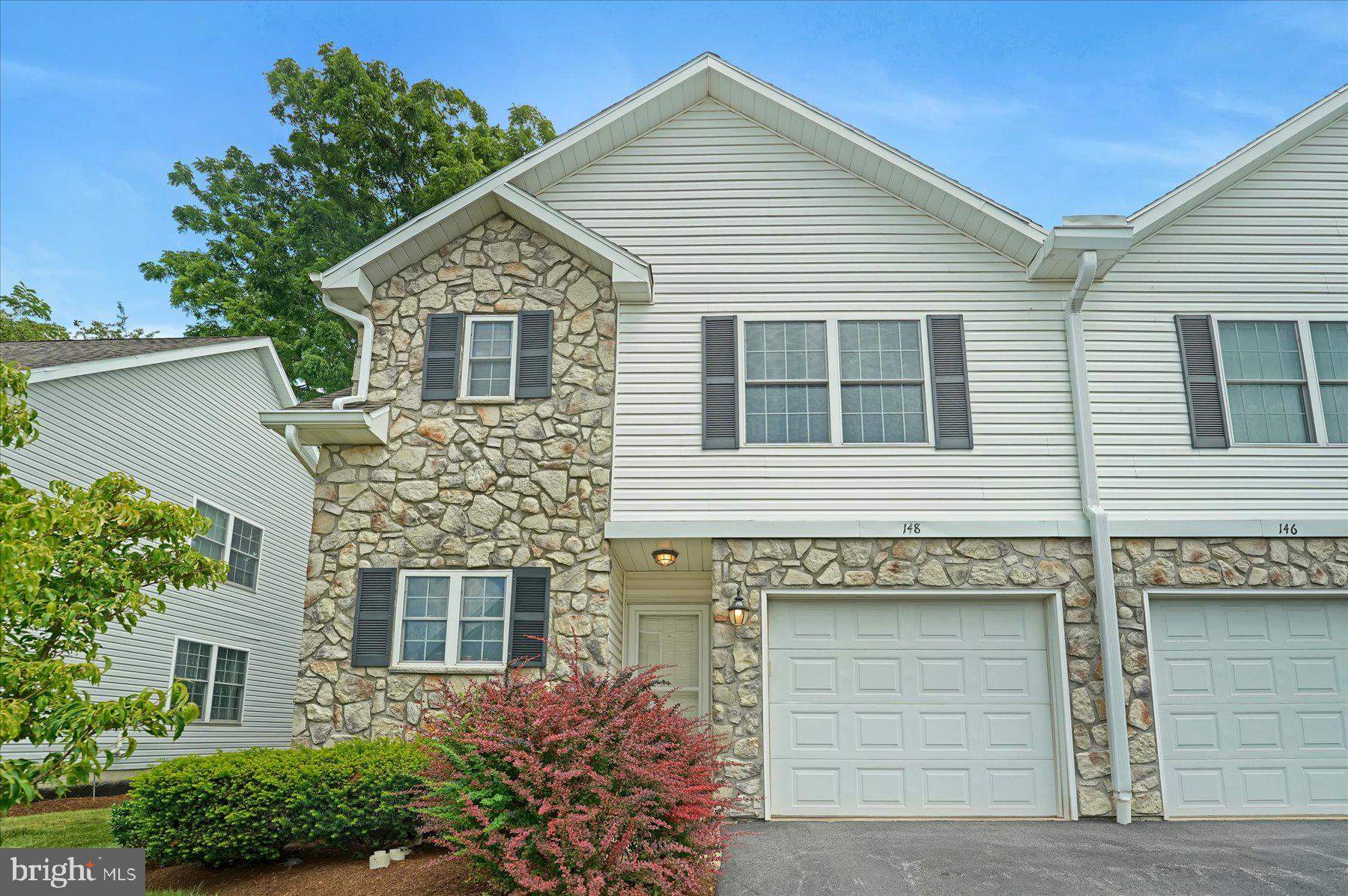 Come feel right at home in this 3 bedrooms and 3 full bathroom home. This is well maintained and is tastefully decorated and is ready for you to move into. This home is located near shopping, PSU and bus routes. Please come and tour this warm and inviting space today .