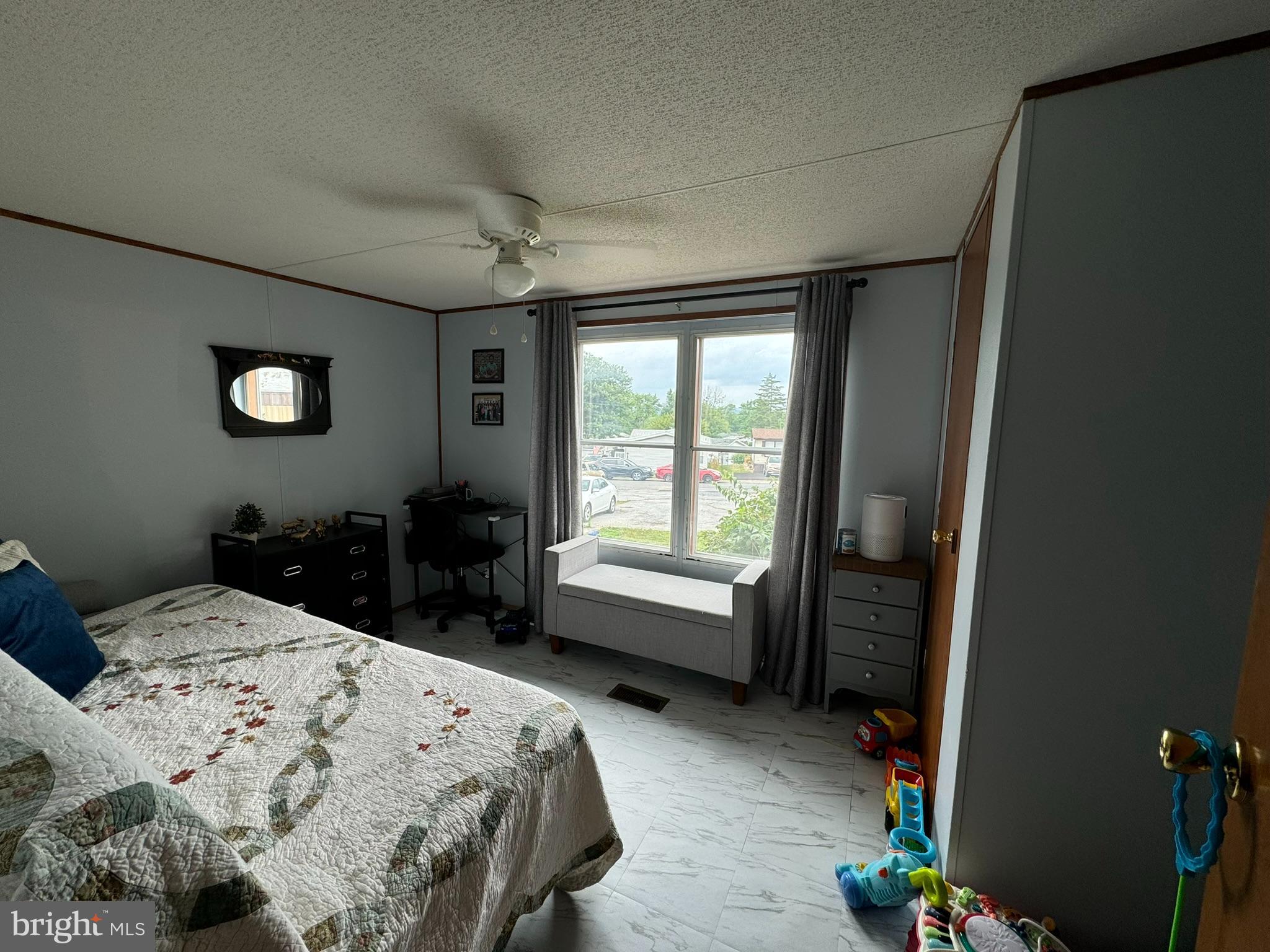 NORTHAMPTON - Residential