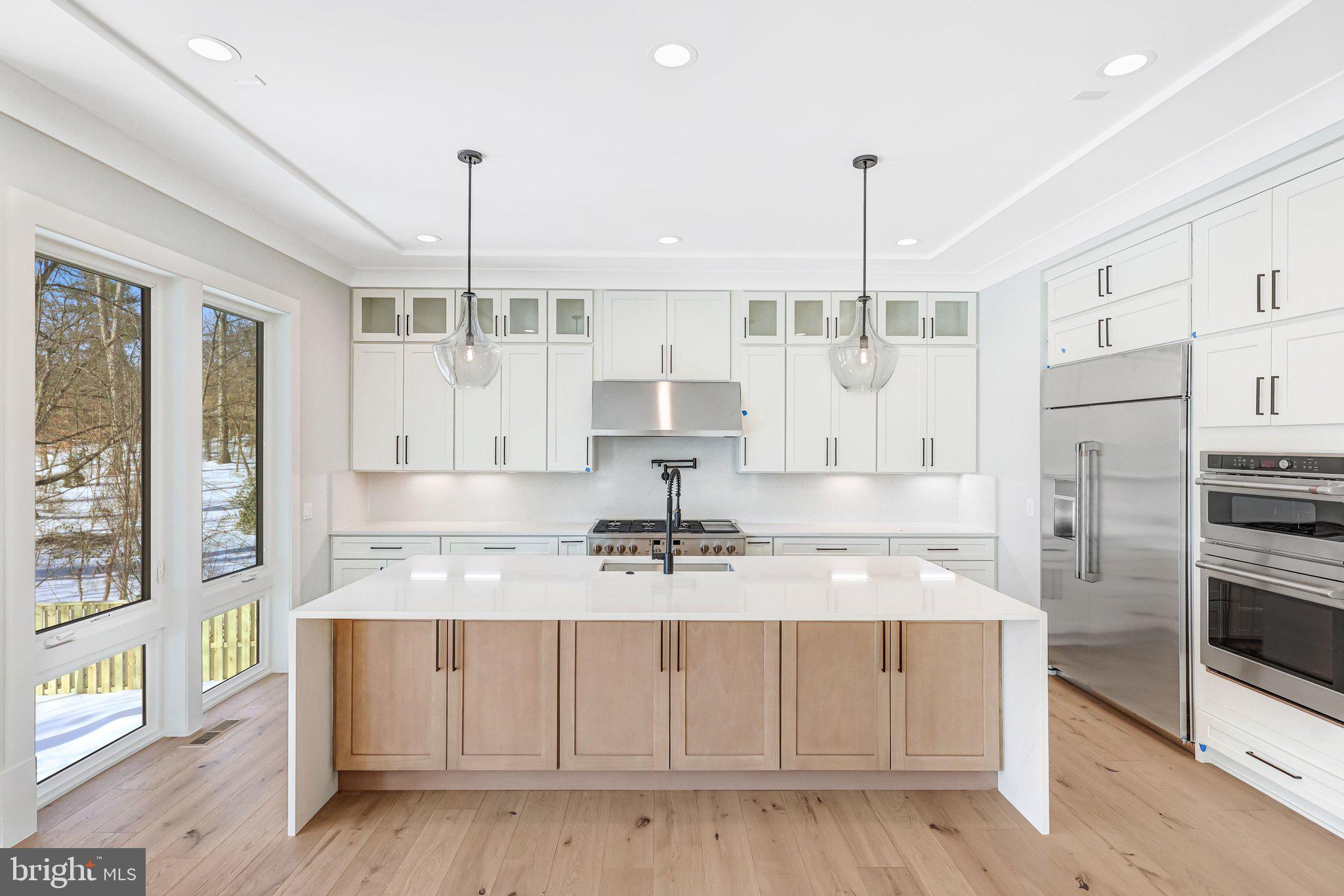 FAIRFAX VILLA - Residential