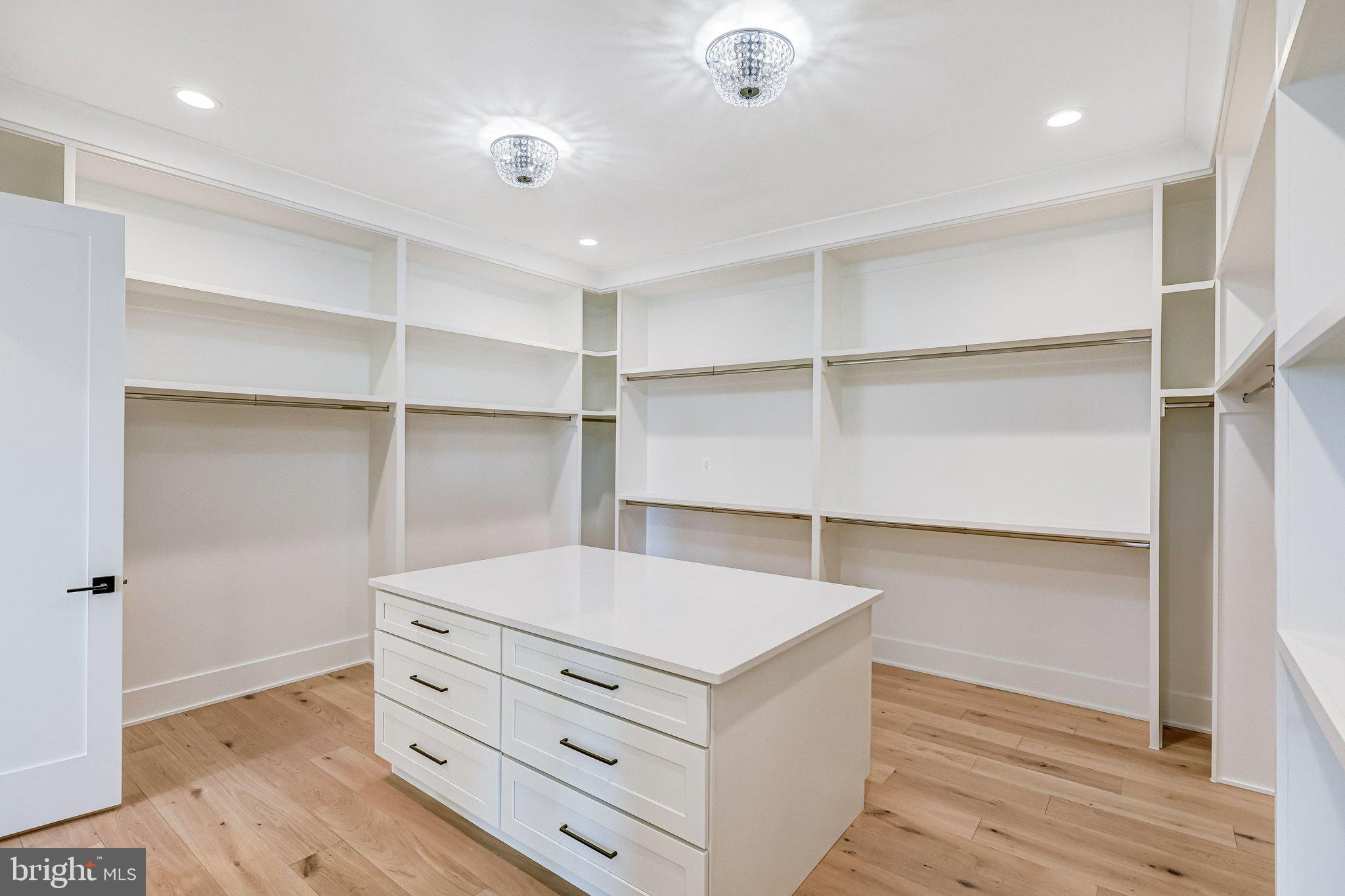 FAIRFAX VILLA - Residential