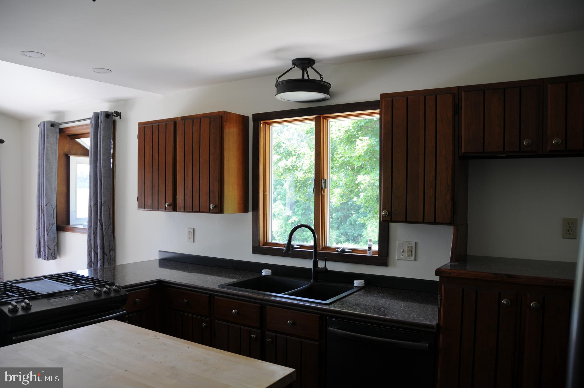 WHITE HALL - Residential