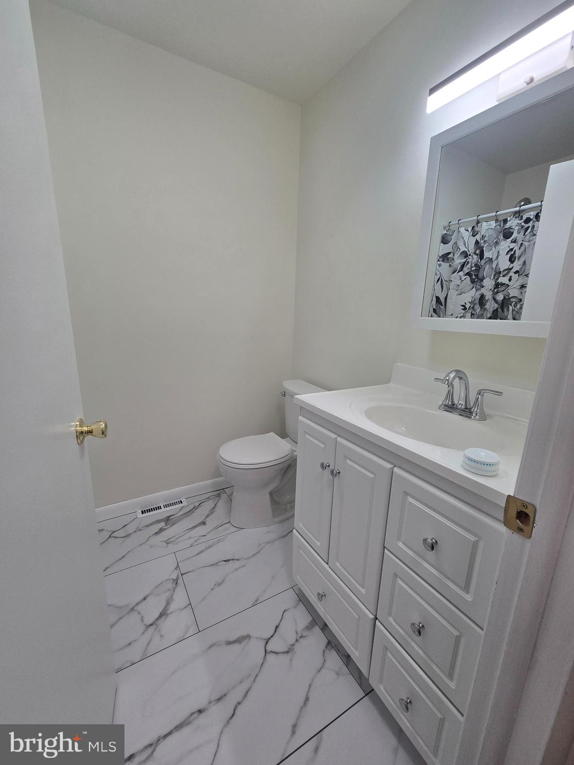 WHITE HALL - Residential