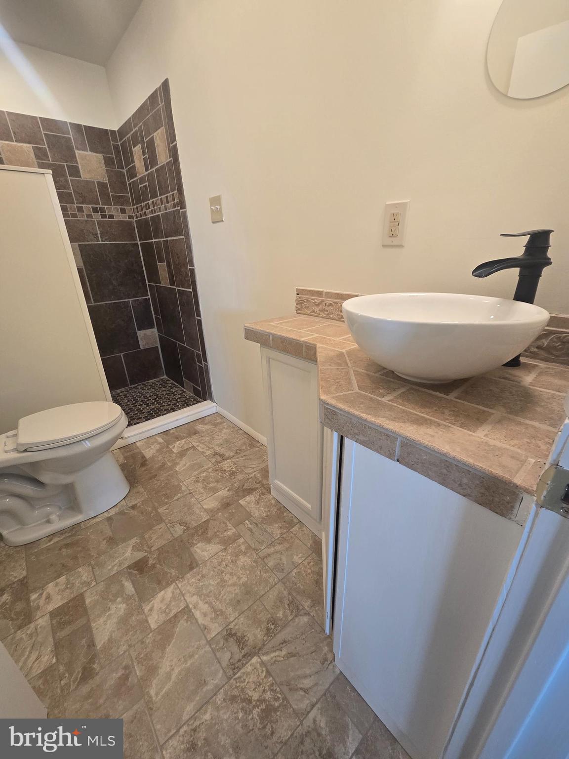 WHITE HALL - Residential