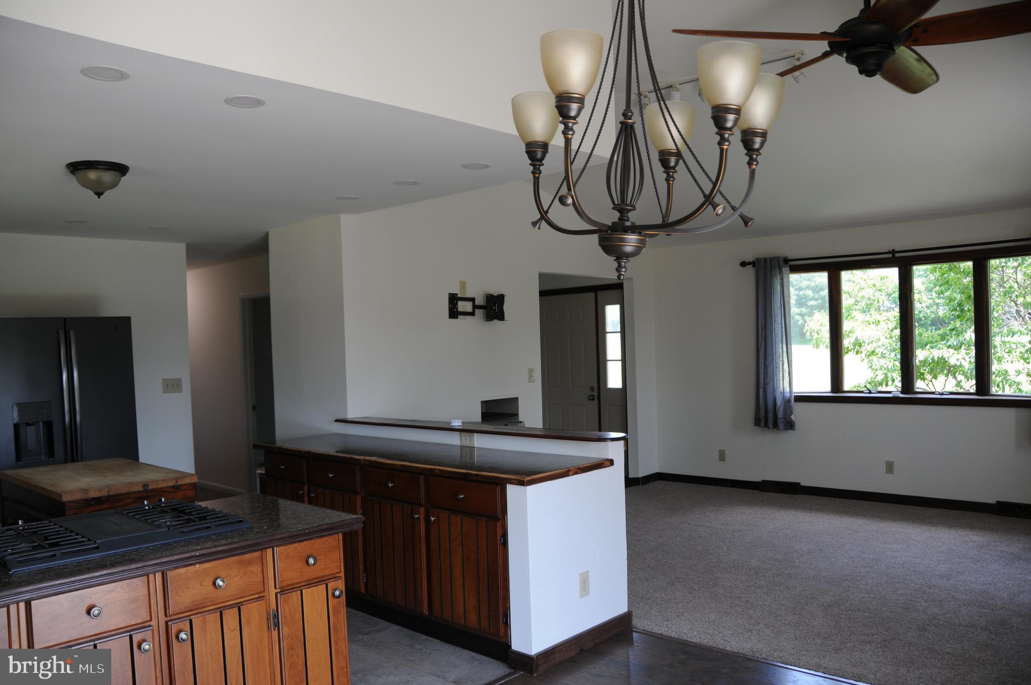 WHITE HALL - Residential