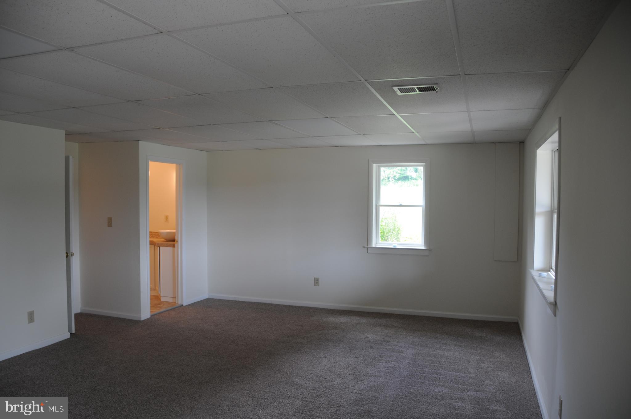 WHITE HALL - Residential
