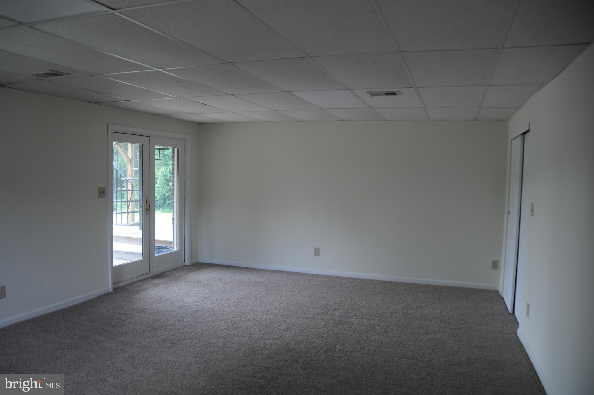 WHITE HALL - Residential