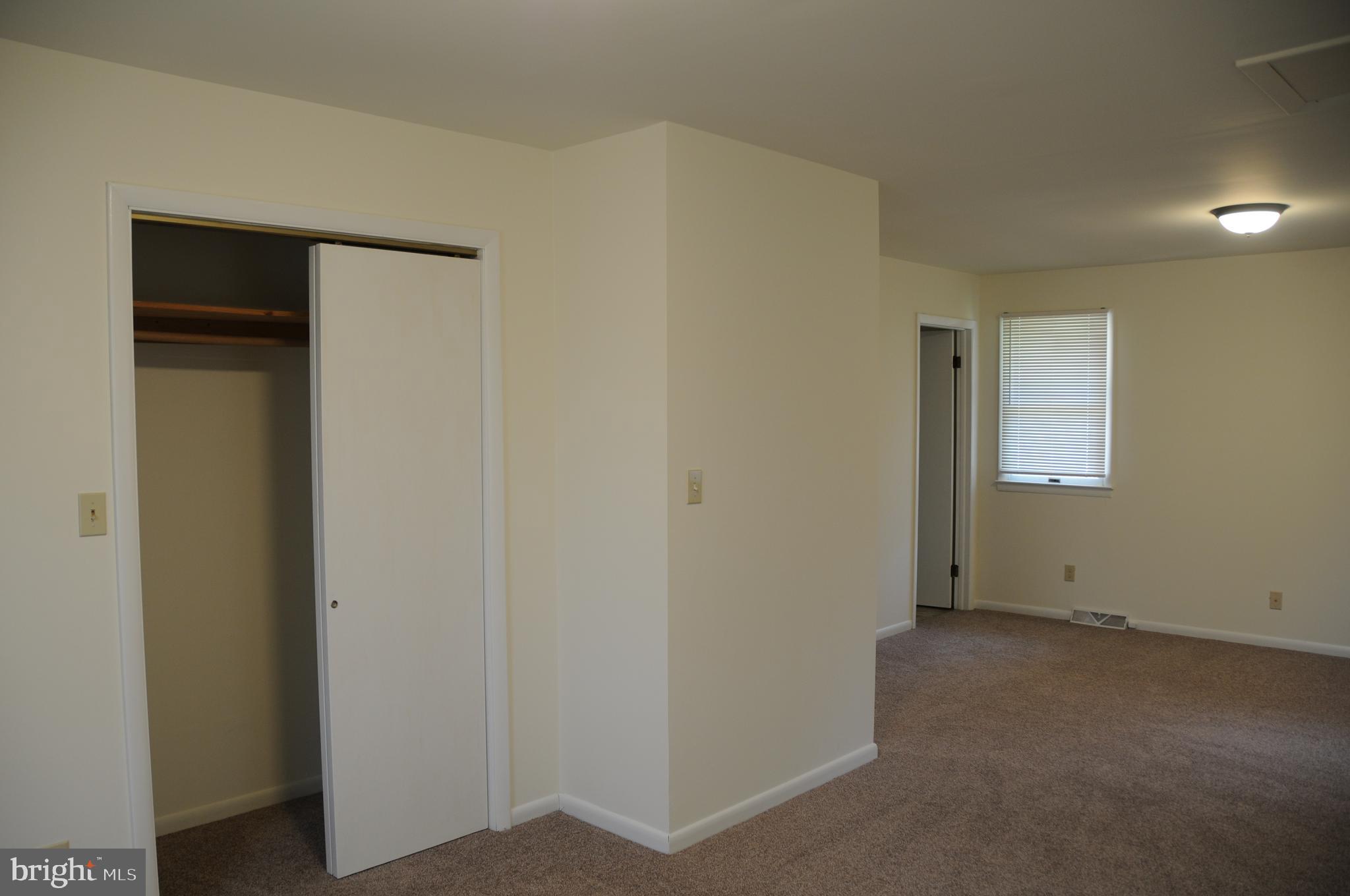 WHITE HALL - Residential